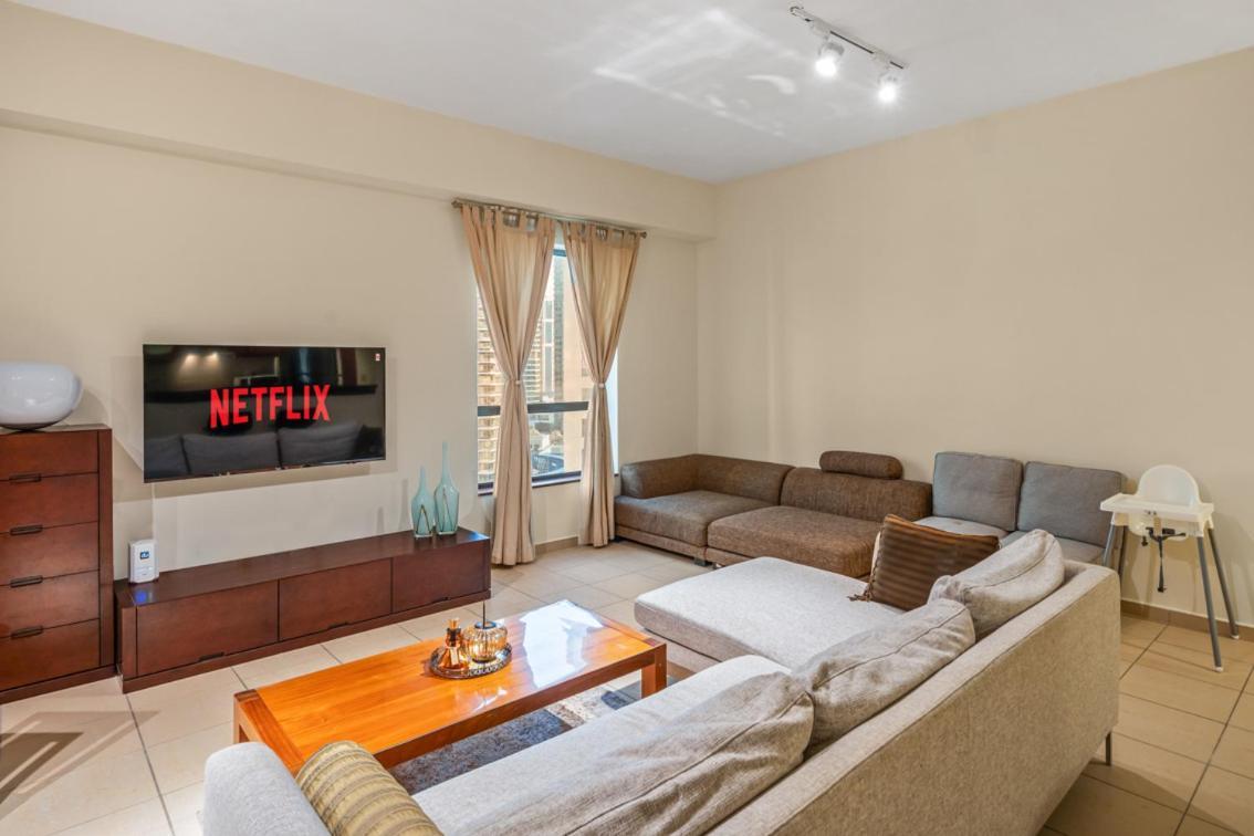 Apartment Cozy Pad In The Heart Of On Jbr Beach! Dubai