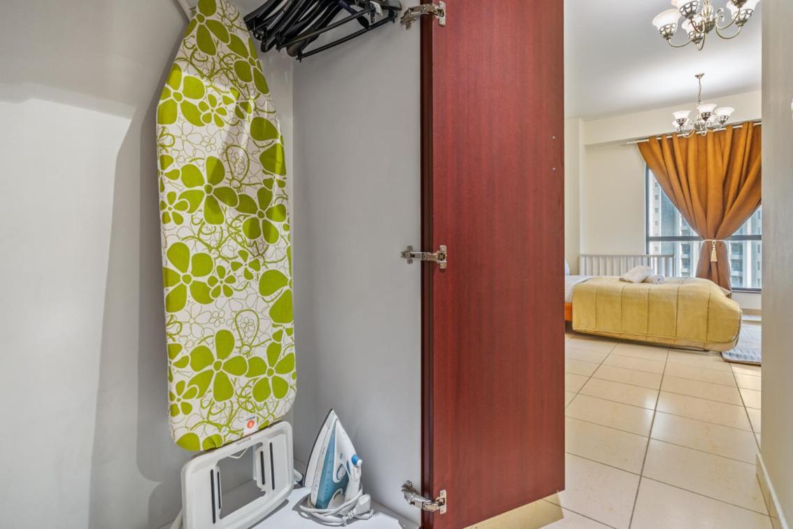Cozy Pad In The Heart Of On Jbr Beach! Apartment Dubai