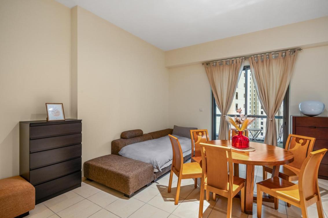 Cozy Pad In The Heart Of On Jbr Beach!