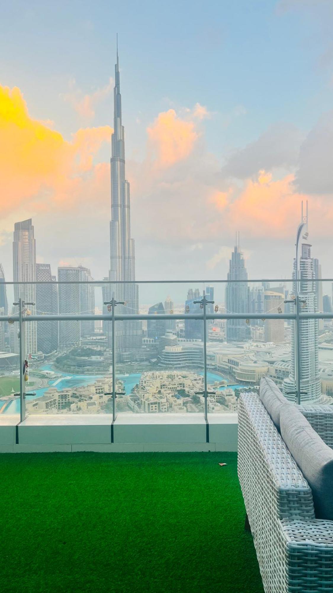 Walking Distance To Mall Full Burj Khalifa View And Fountain View New Year Full Fireworks View 2br 5* Dubaï