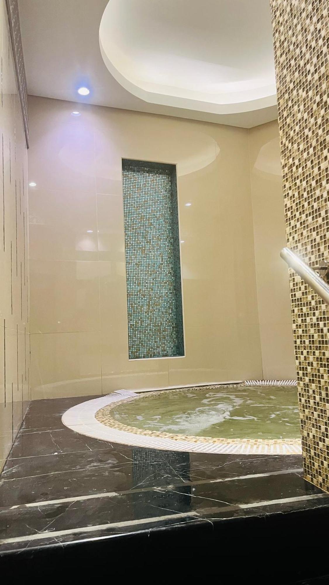 Walking Distance To Mall Full Burj Khalifa View And Fountain View New Year Full Fireworks View 2br 5* Dubaï