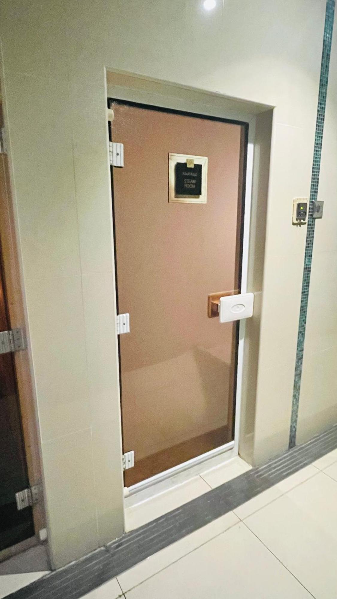Hotel Walking Distance To Mall Full Burj Khalifa View And Fountain View New Year Full Fireworks View 2br 5*