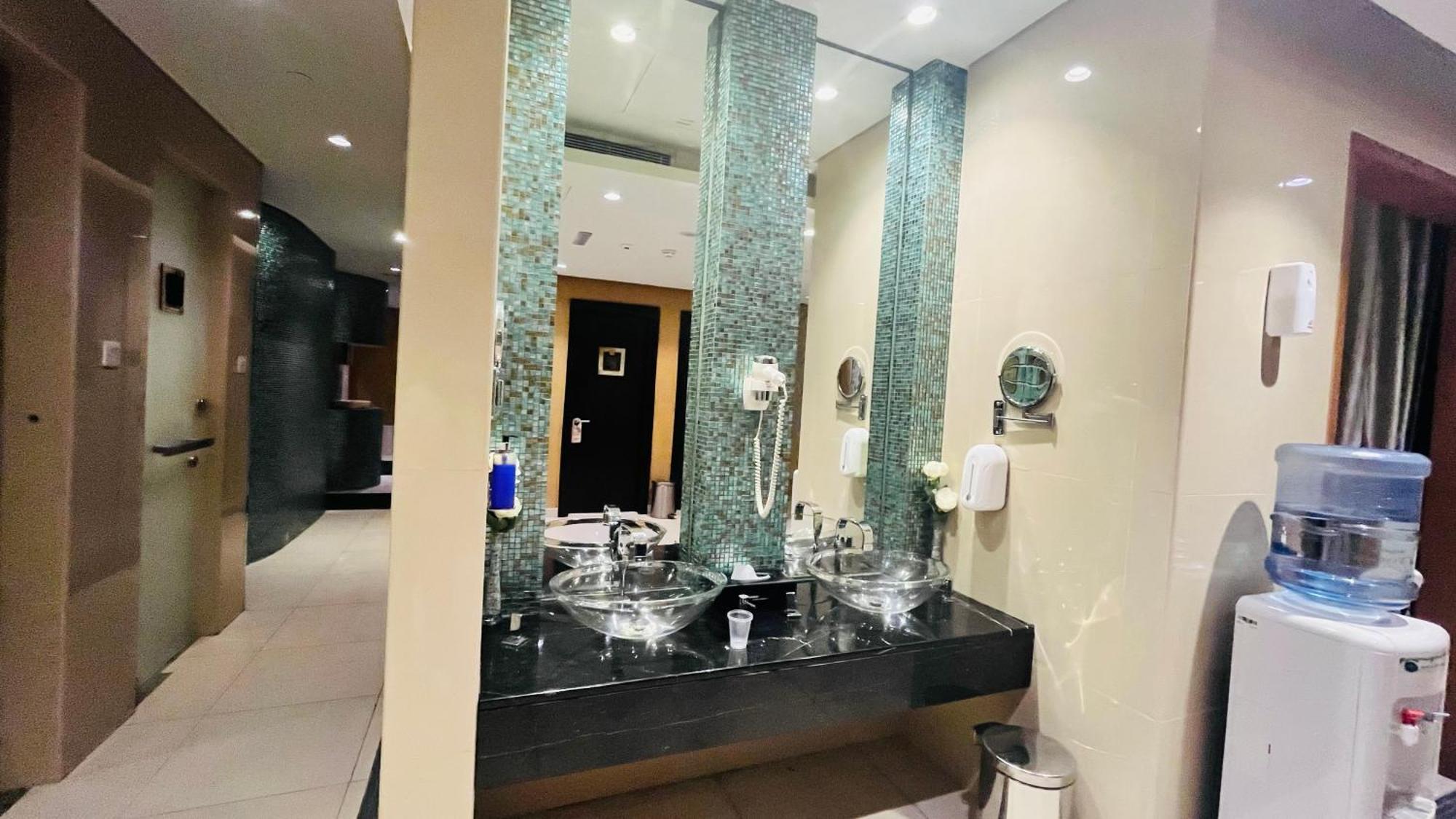 Walking Distance To Mall Full Burj Khalifa View And Fountain View New Year Full Fireworks View 2br Hotel