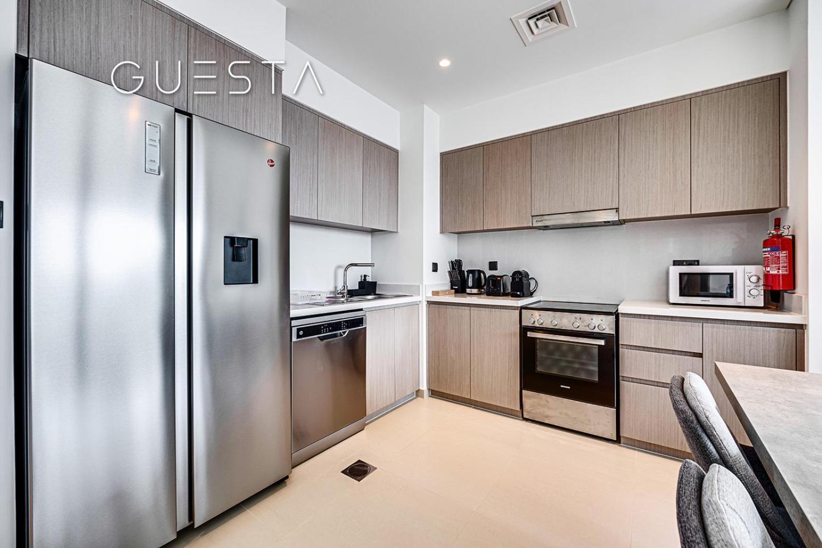 Act One Act Two By Emaar, Downtown Apartemen