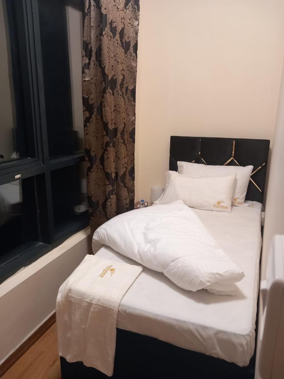 Four Stars Hostal