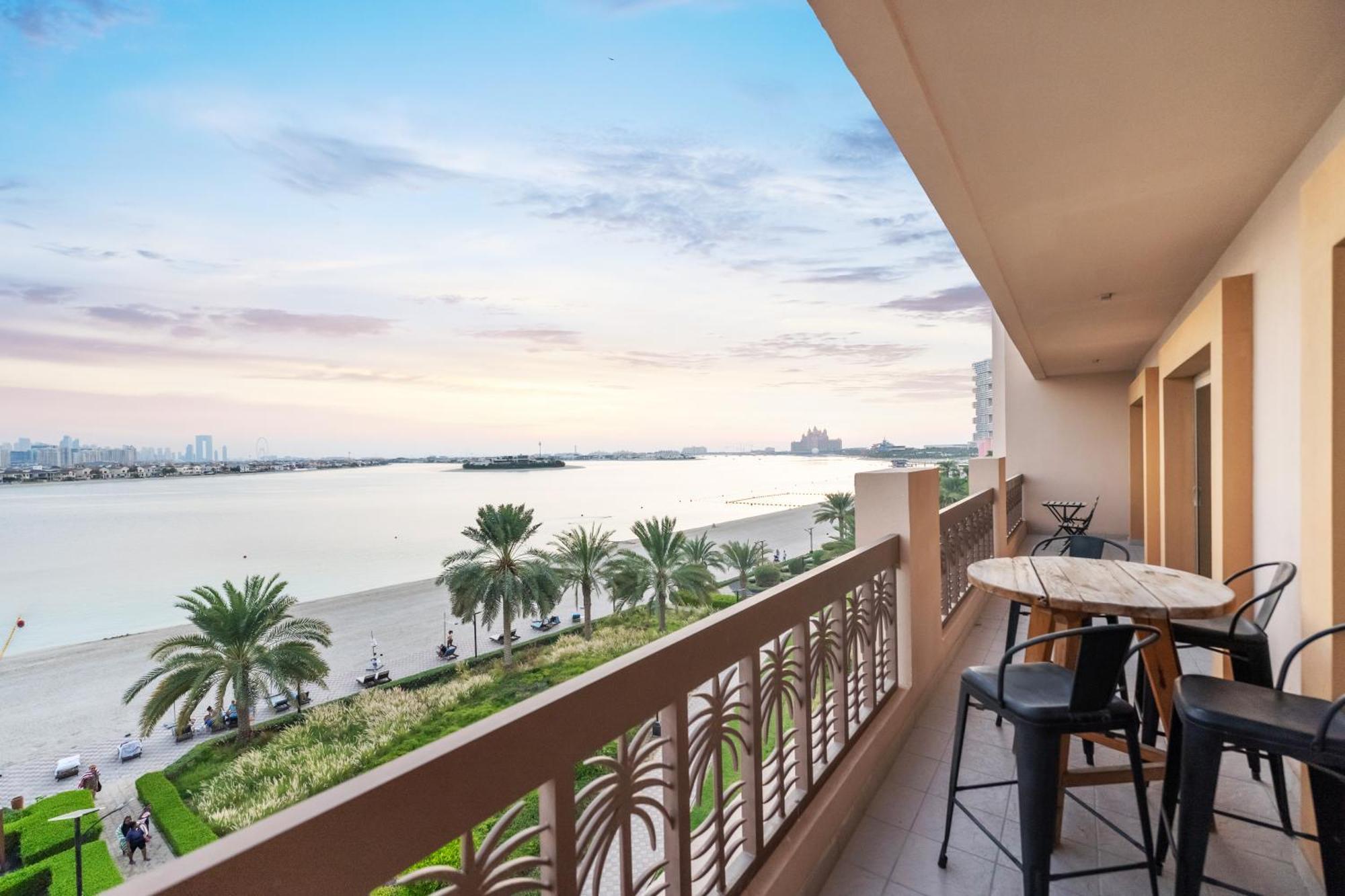 Fam Living - Palm Jumeirah Sarai - Private Beach *