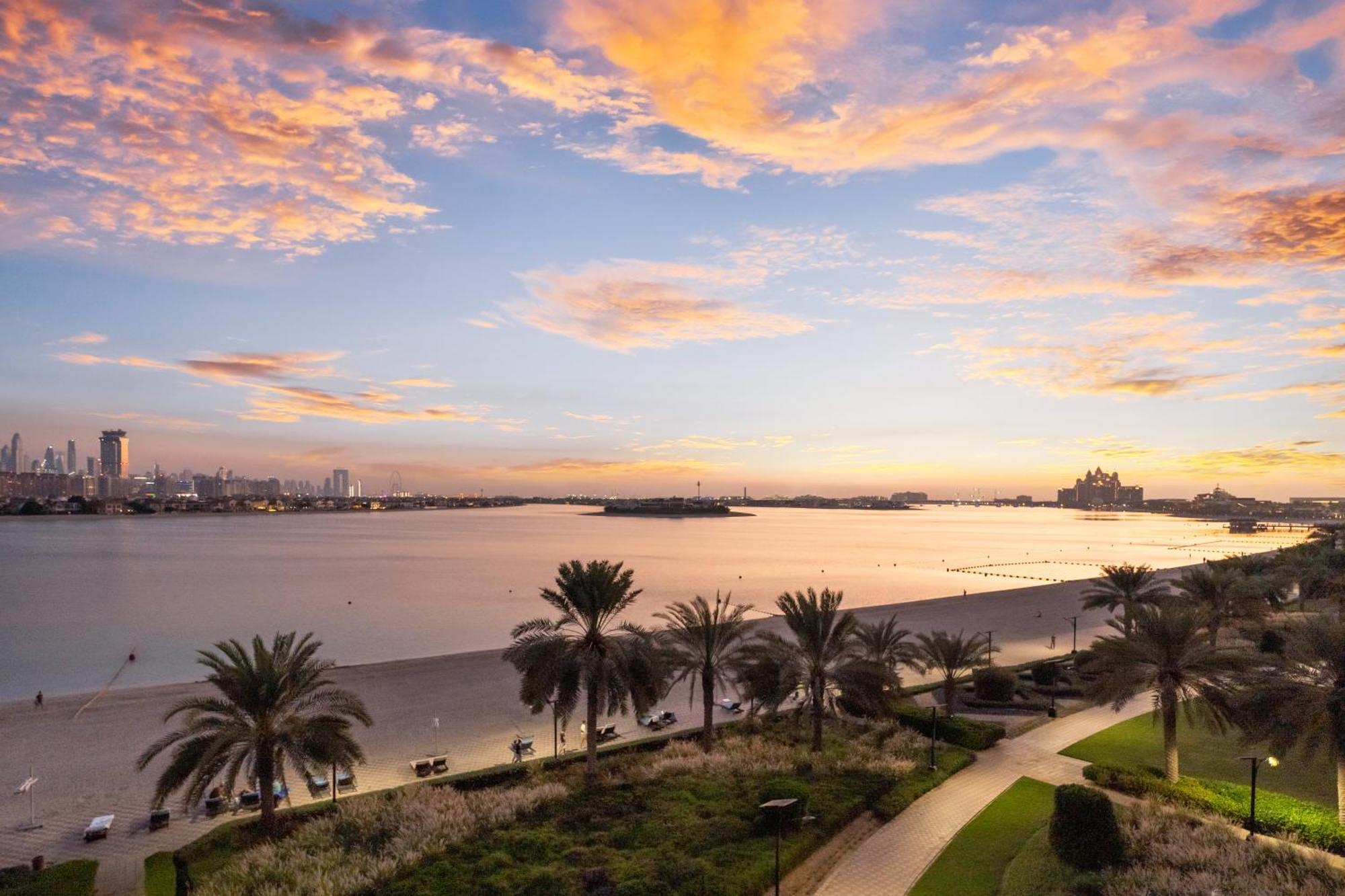Fam Living - Palm Jumeirah Sarai - Private Beach Apartment *