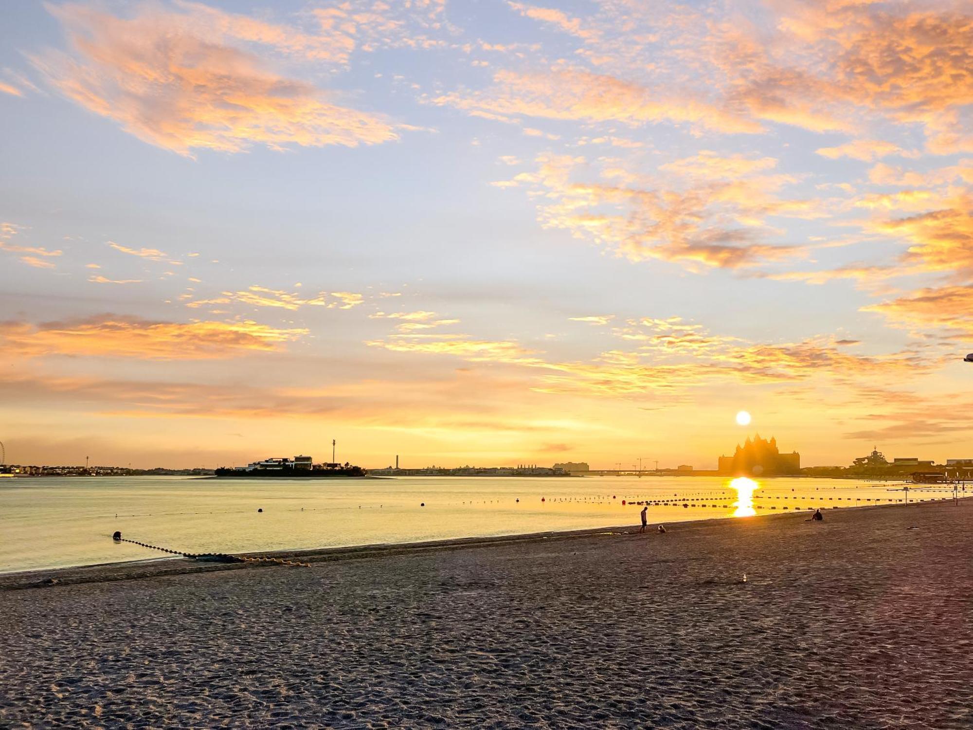 Fam Living - Palm Jumeirah Sarai - Private Beach