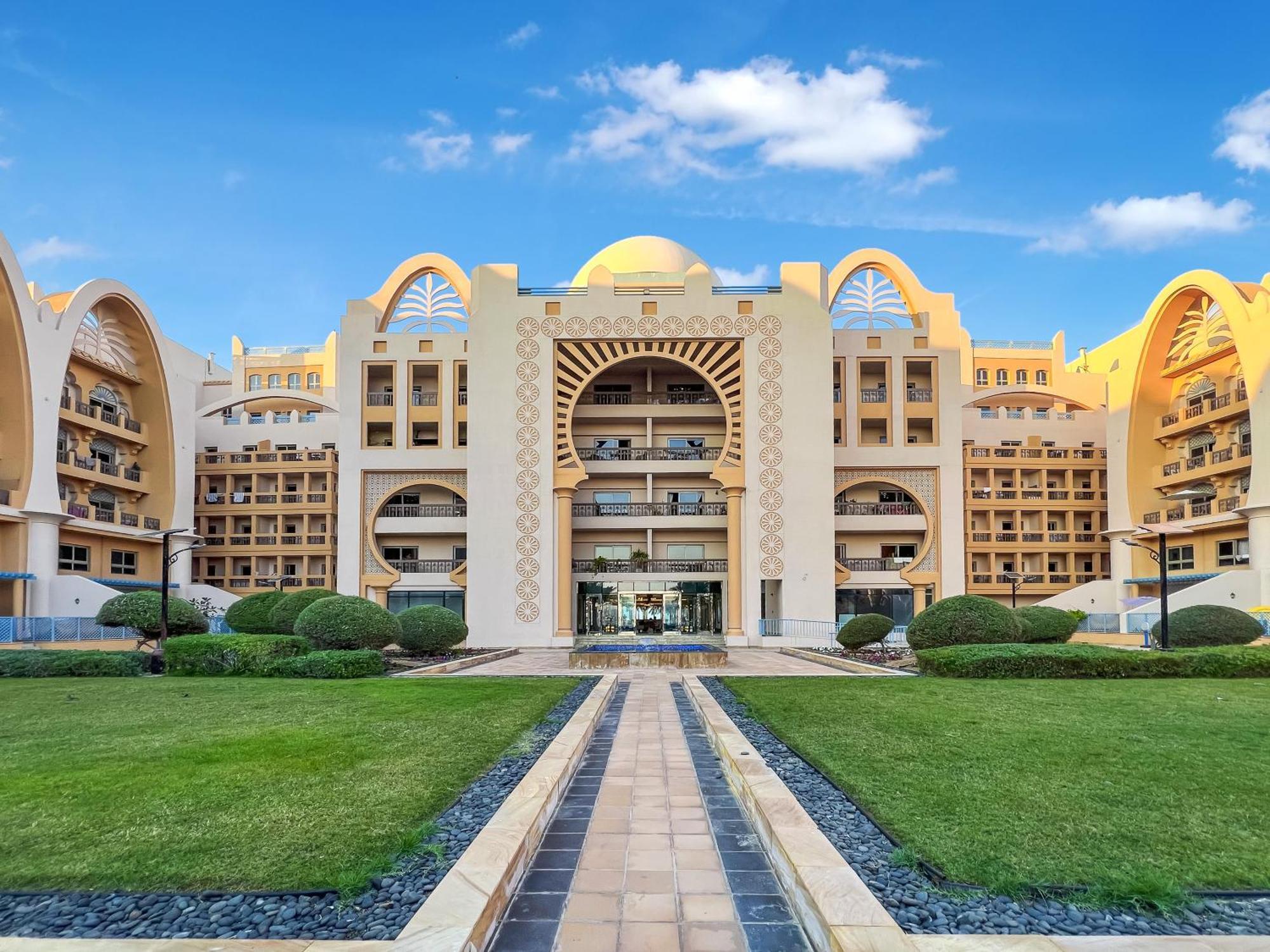 Apartment Fam Living - Palm Jumeirah Sarai - Private Beach *