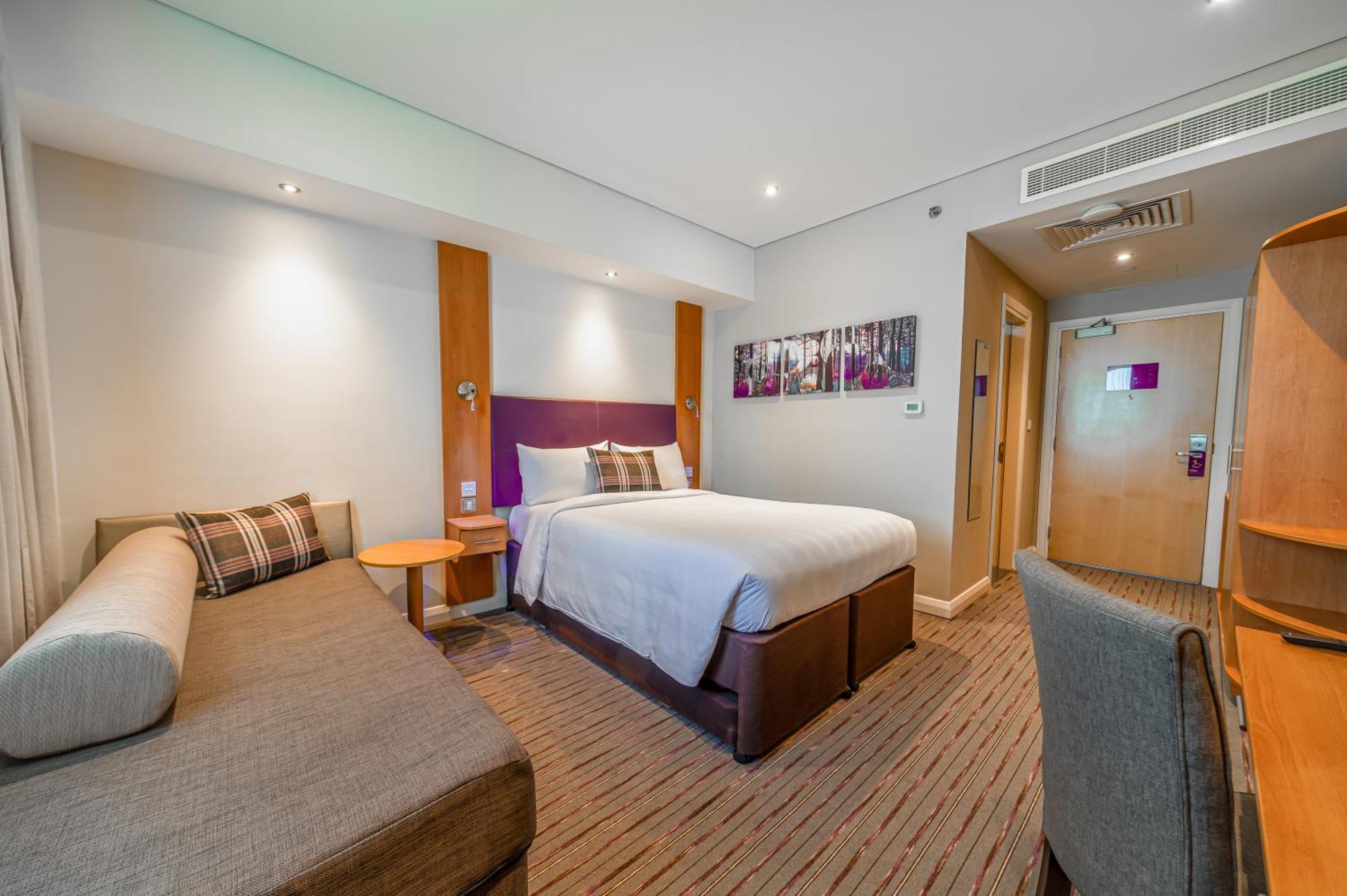 Premier Investments Park Hotel Dubái