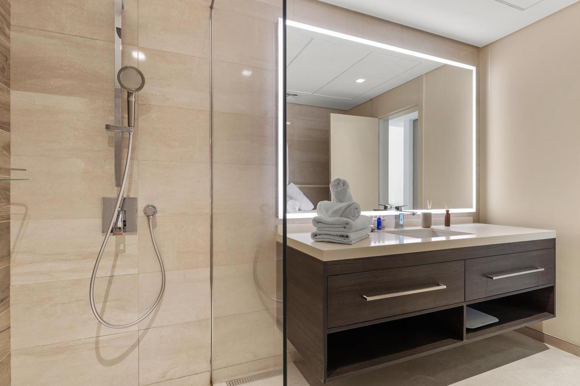 Maison Privee - Trendy W/ Dazzling Vws & Top-class Facilities