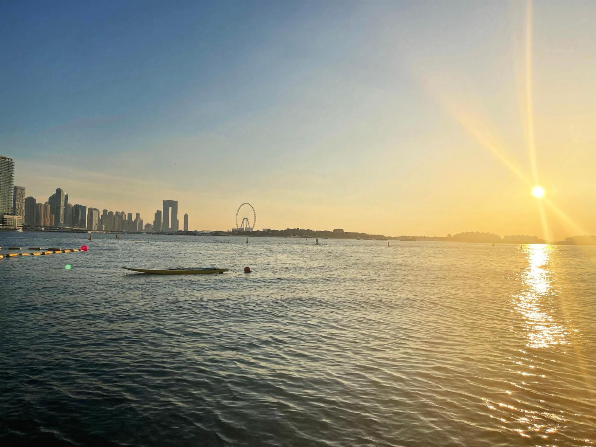 Seven Palm, Private Beach, Infinity Pool, High Floor 3bdr Dubaï