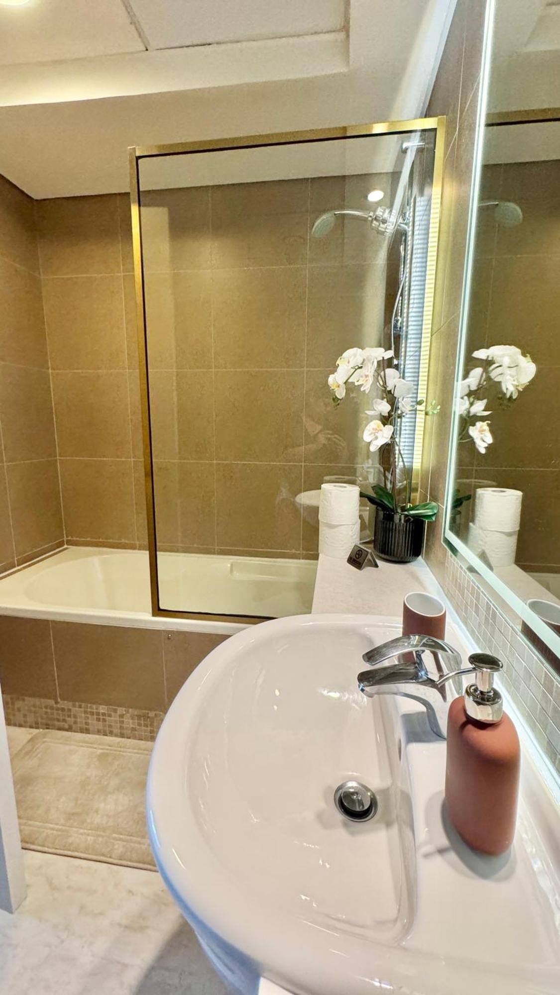 Apartamento 1 Bedroom Elegant & Spacious At Sky Gardens Difc Dubái
