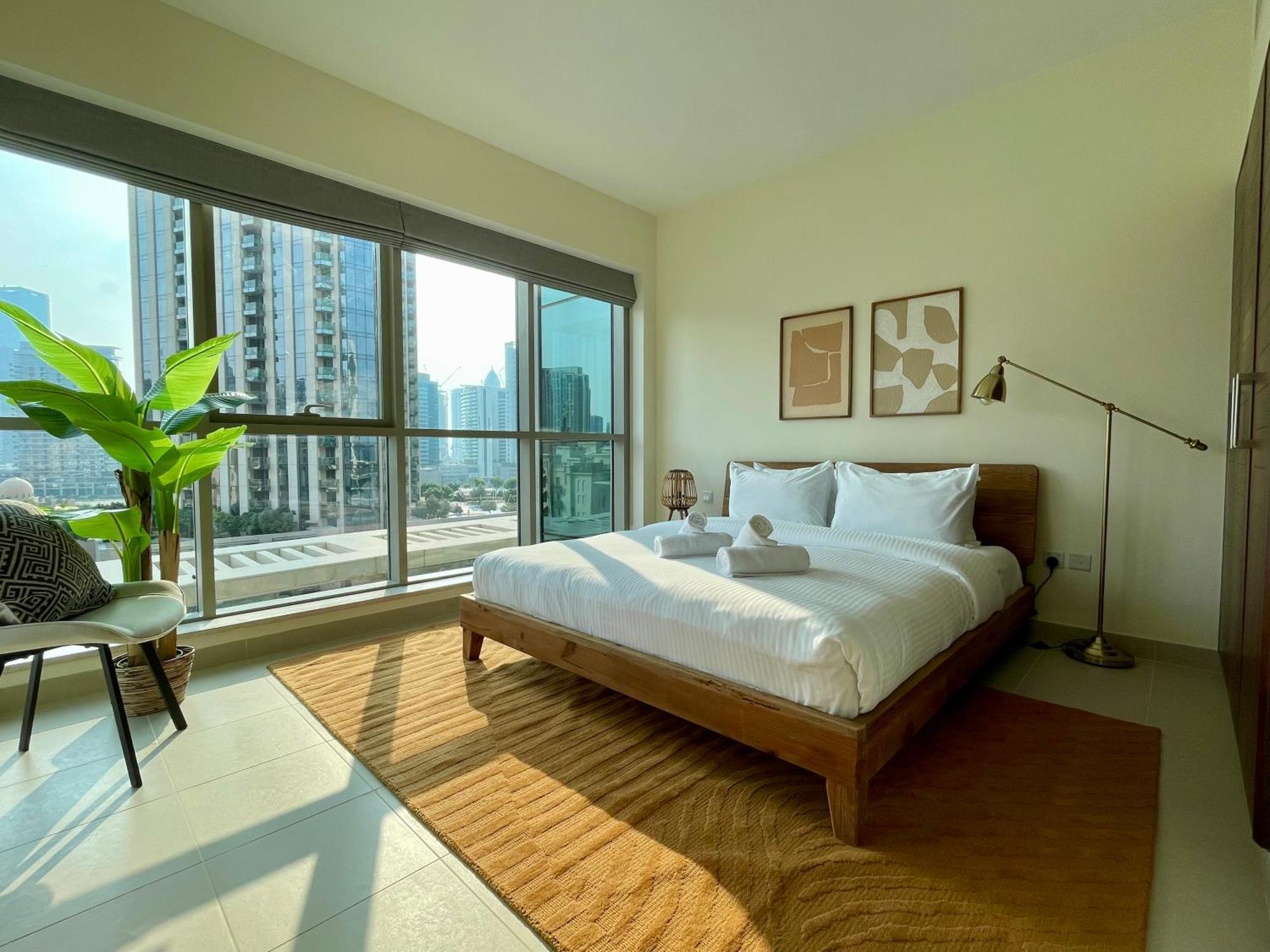 Cosy & Spacious 2 Bedroom L Magical Boulevard View L By Burj & Mall I Pool I Gym I Family Friendly Dubái