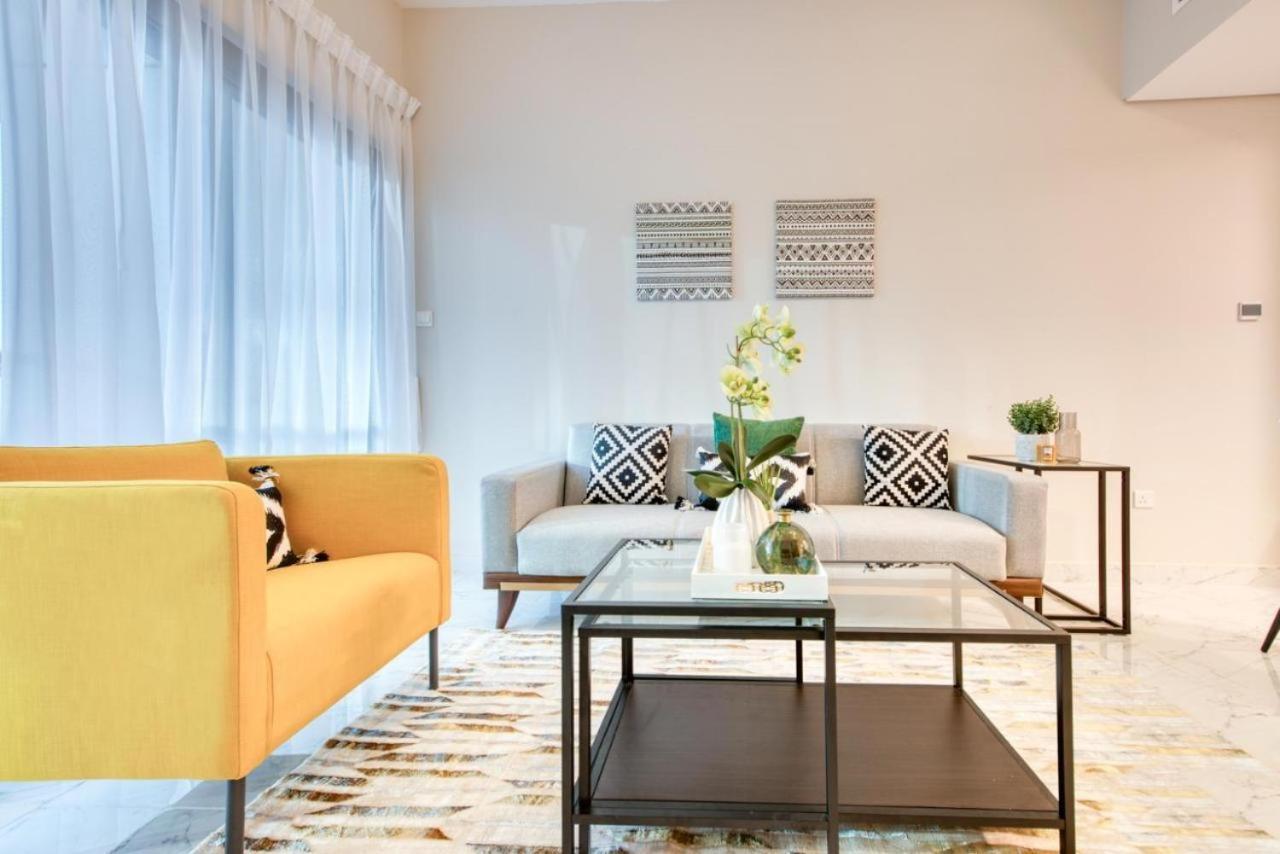 Elite Lux Homes - Cozy & Stylish 1 Bedroom With Huge Pools & World Class Gym Dubaï