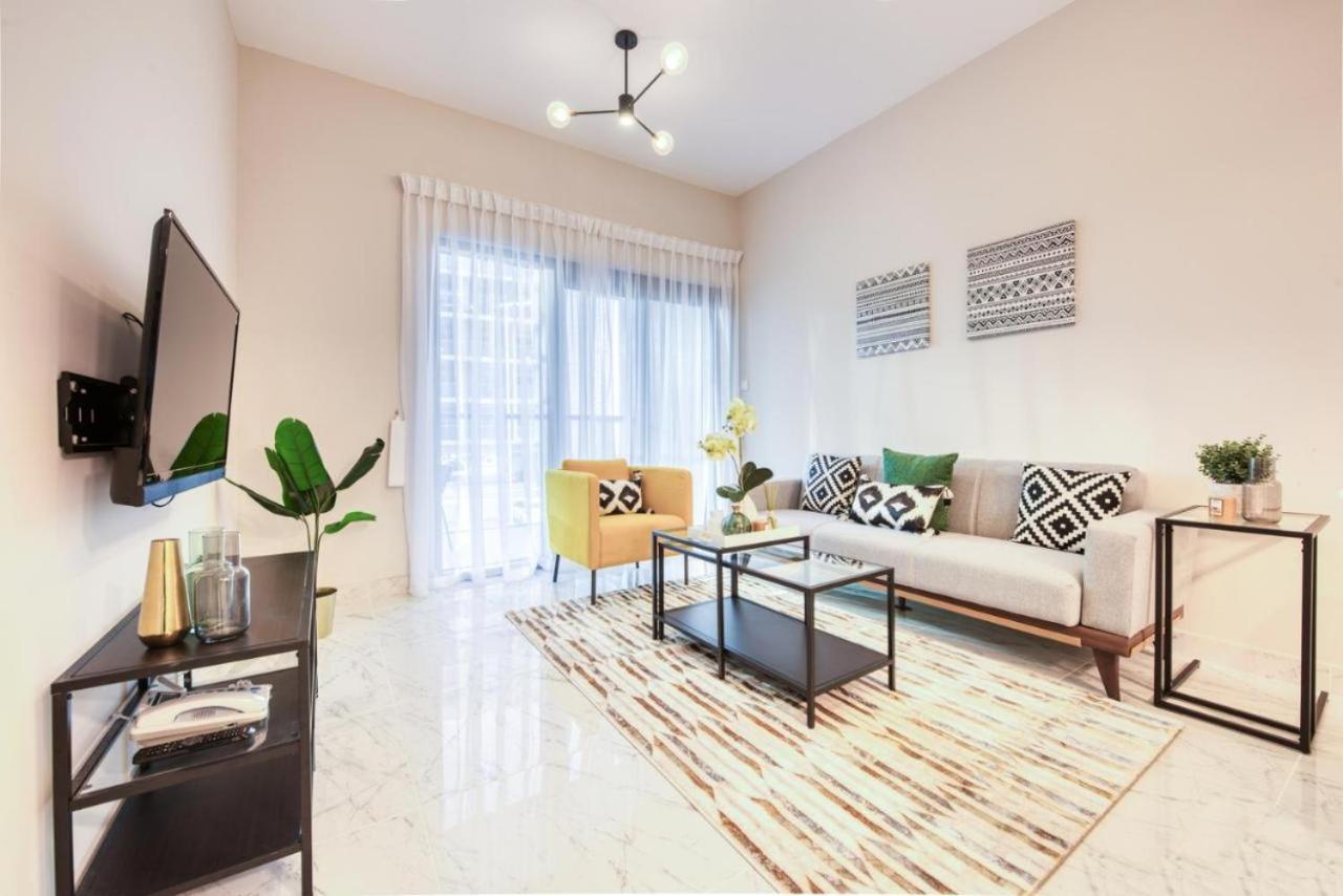 Elite Lux Homes - Cozy & Stylish 1 Bedroom With Huge Pools & World Class Gym Appartement Dubaï
