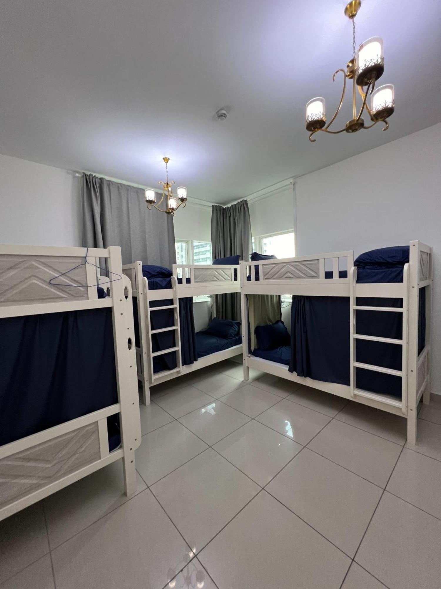 Urban Panda Marina Hostal Dubái