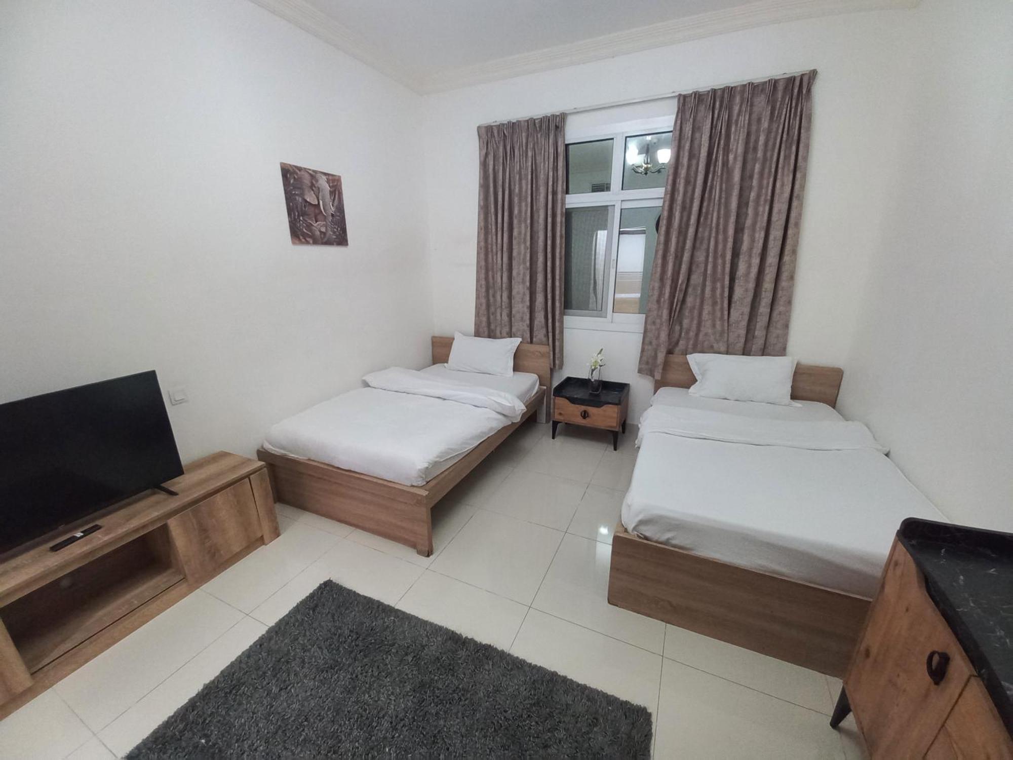 Cute And Small Partitions For Girls In Dubai- Female Guests Only فتيات فقط Apartamento *