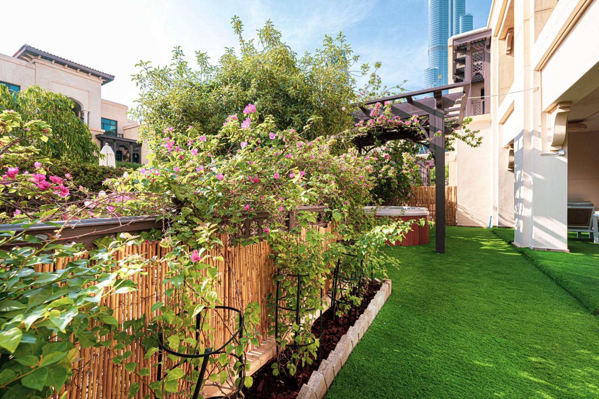2 Bed- Family Friendly, Private Jacuzzi - Mall Dubai