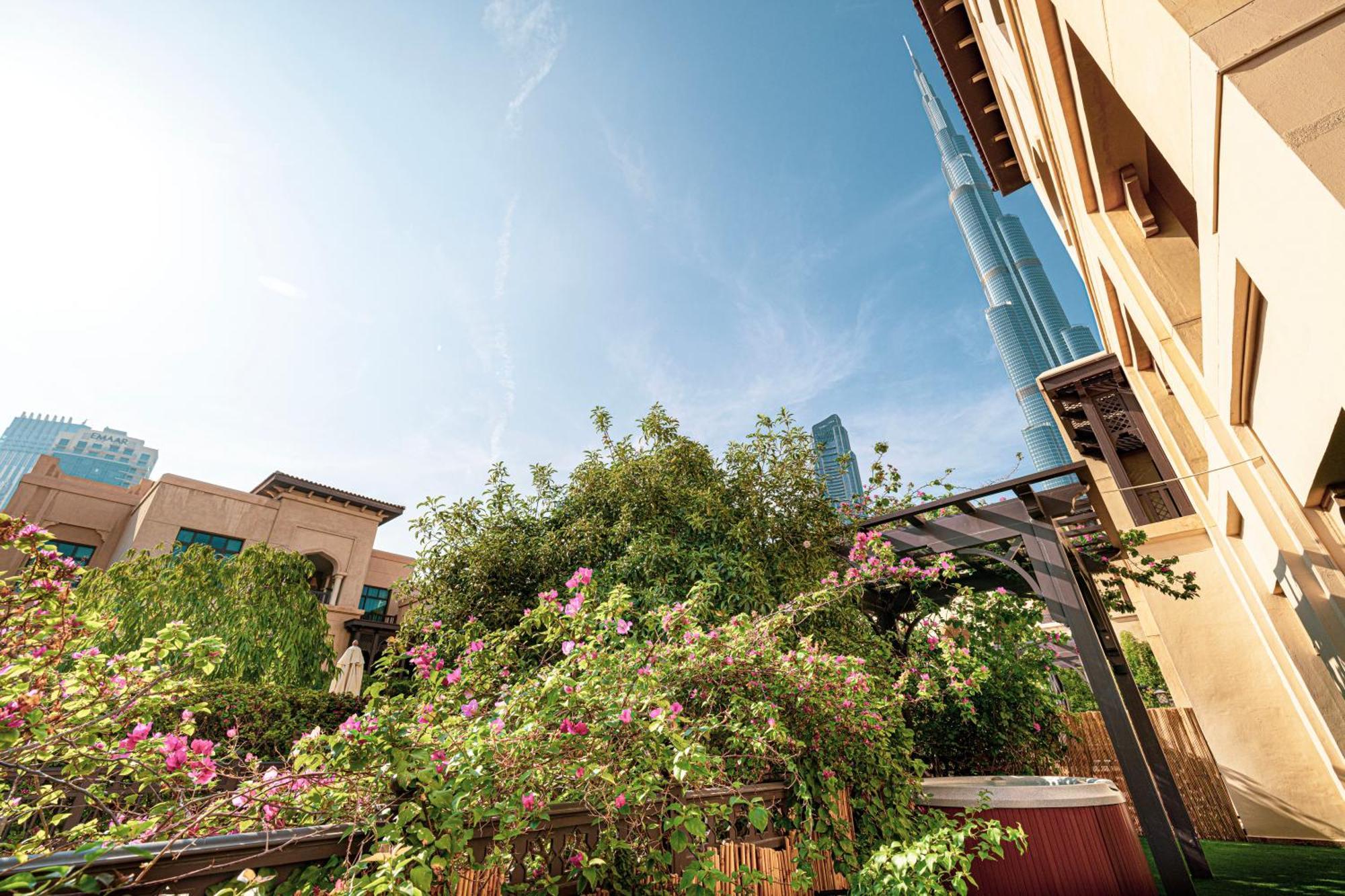 2 Bed- Family Friendly, Private Jacuzzi - Mall Dubai
