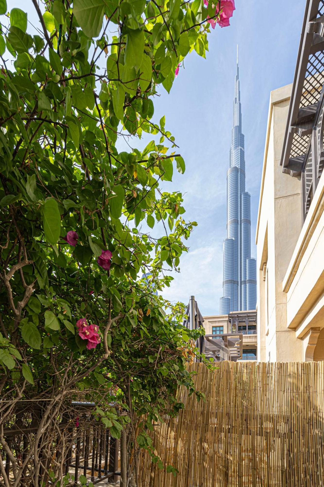 2 Bed- Family Friendly, Private Jacuzzi - Mall * Dubai