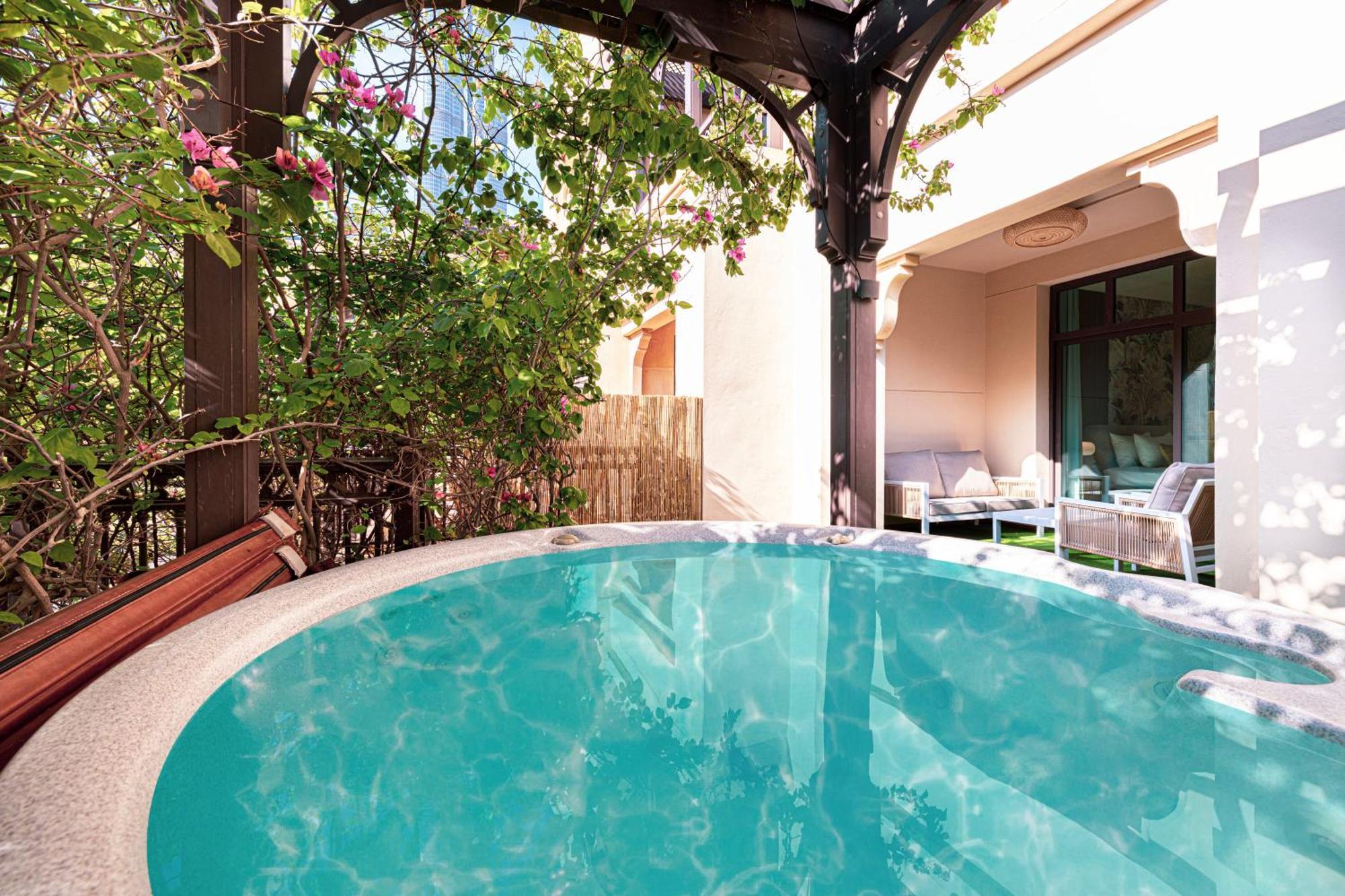2 Bed- Family Friendly, Private Jacuzzi - Mall Apartment