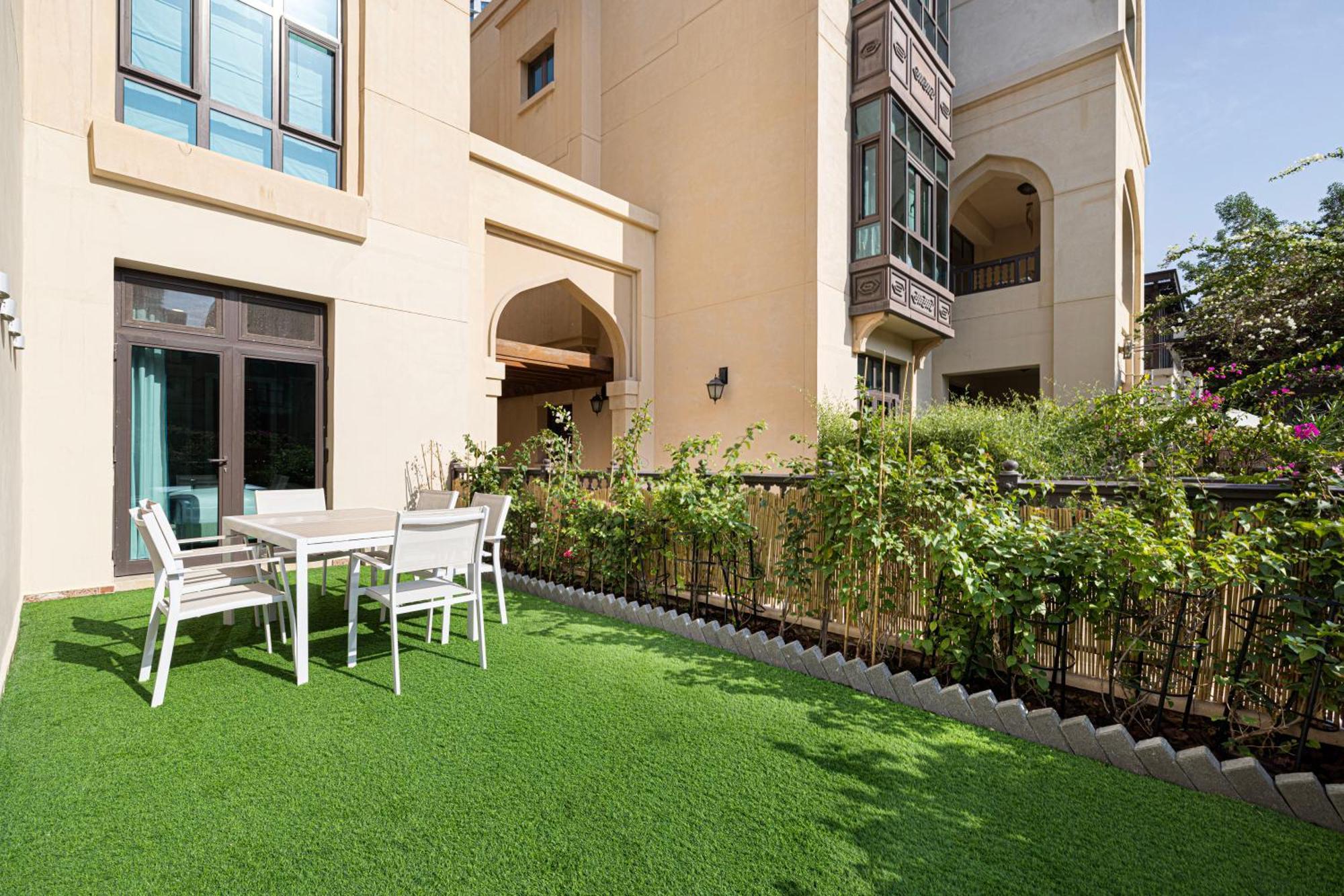 Apartment 2 Bed- Family Friendly, Private Jacuzzi - Mall Dubai
