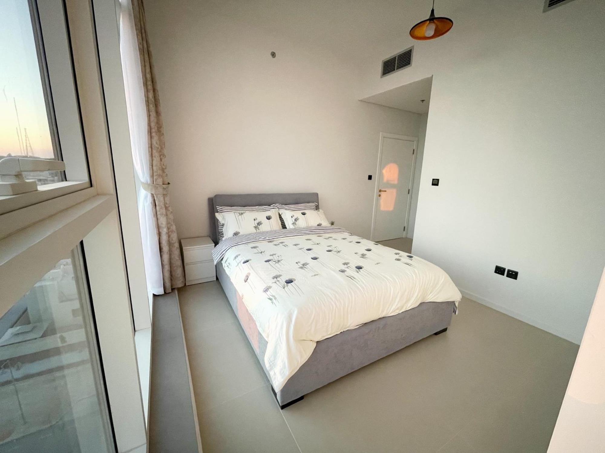 Apartemen Cozy With Pool - 10 Mins From Marina *