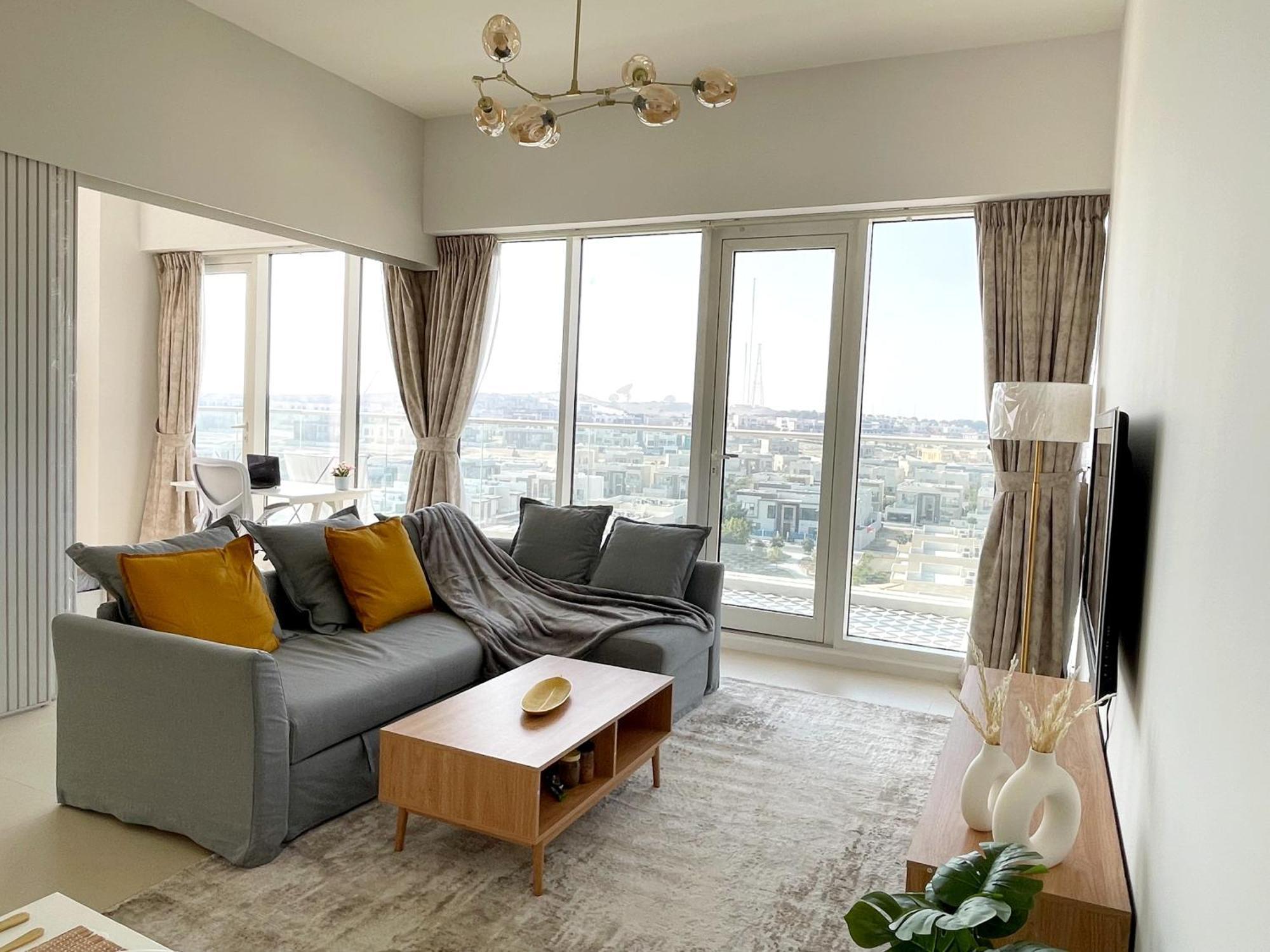 Apartemen Cozy With Pool - 10 Mins From Marina