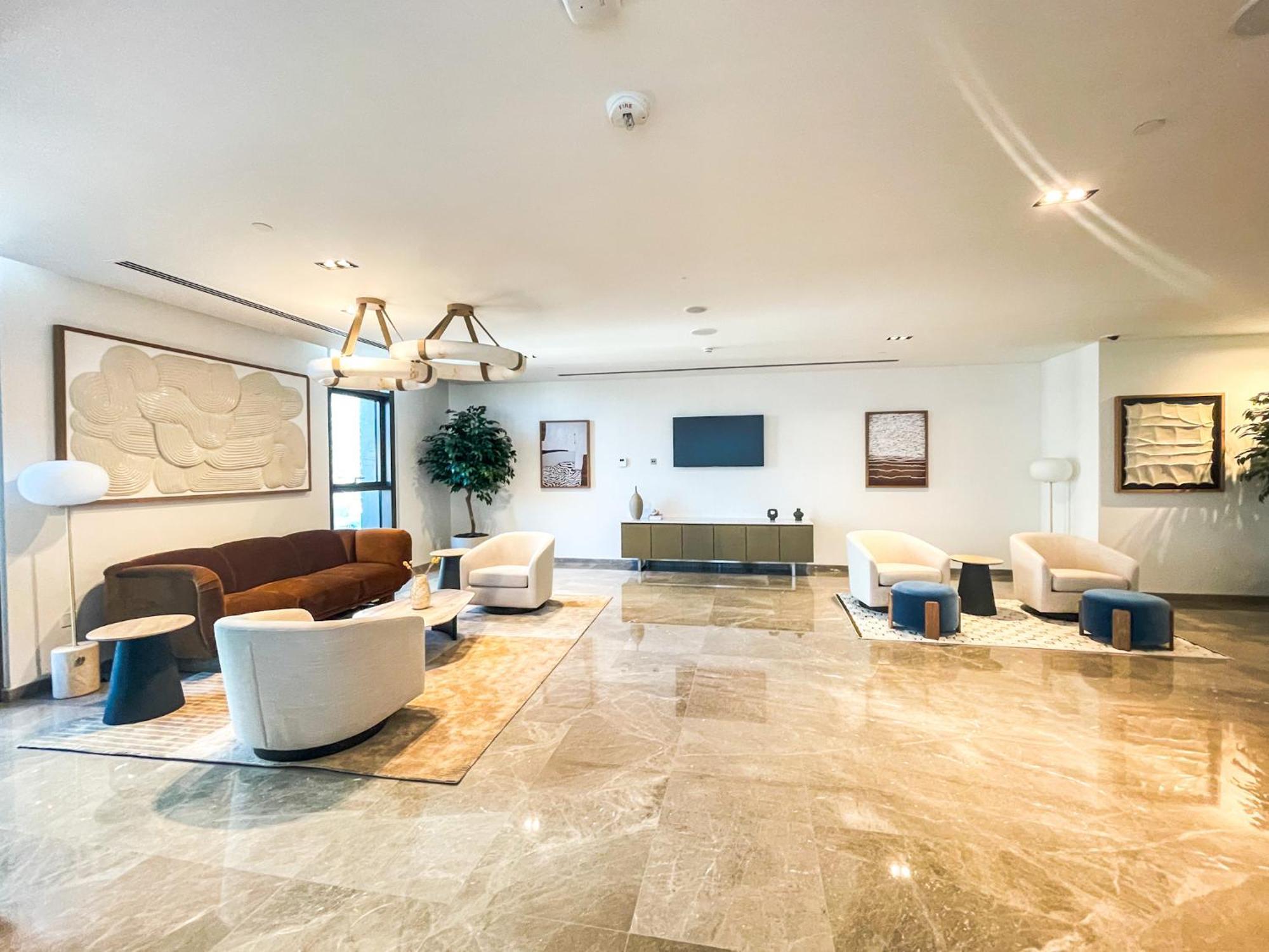Amazing With Views In Downtown 164bc-2 Dubai