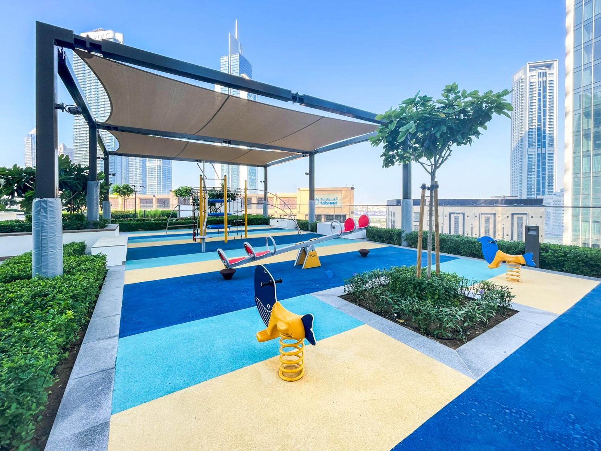 Amazing With Views In Downtown 164bc-2 * Dubai