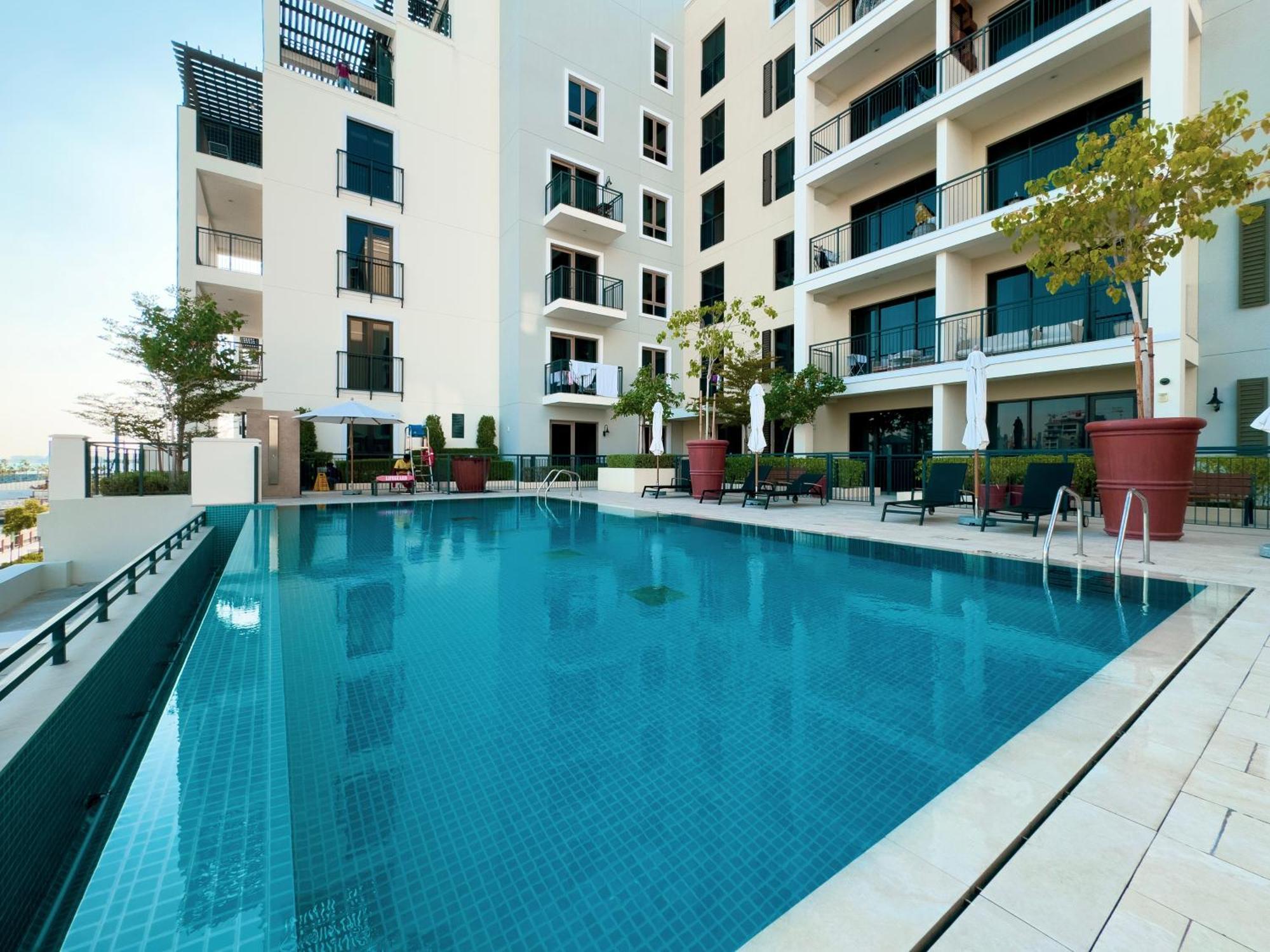 Magnificent Beachfront 1br With Private Access Apartamento Dubái