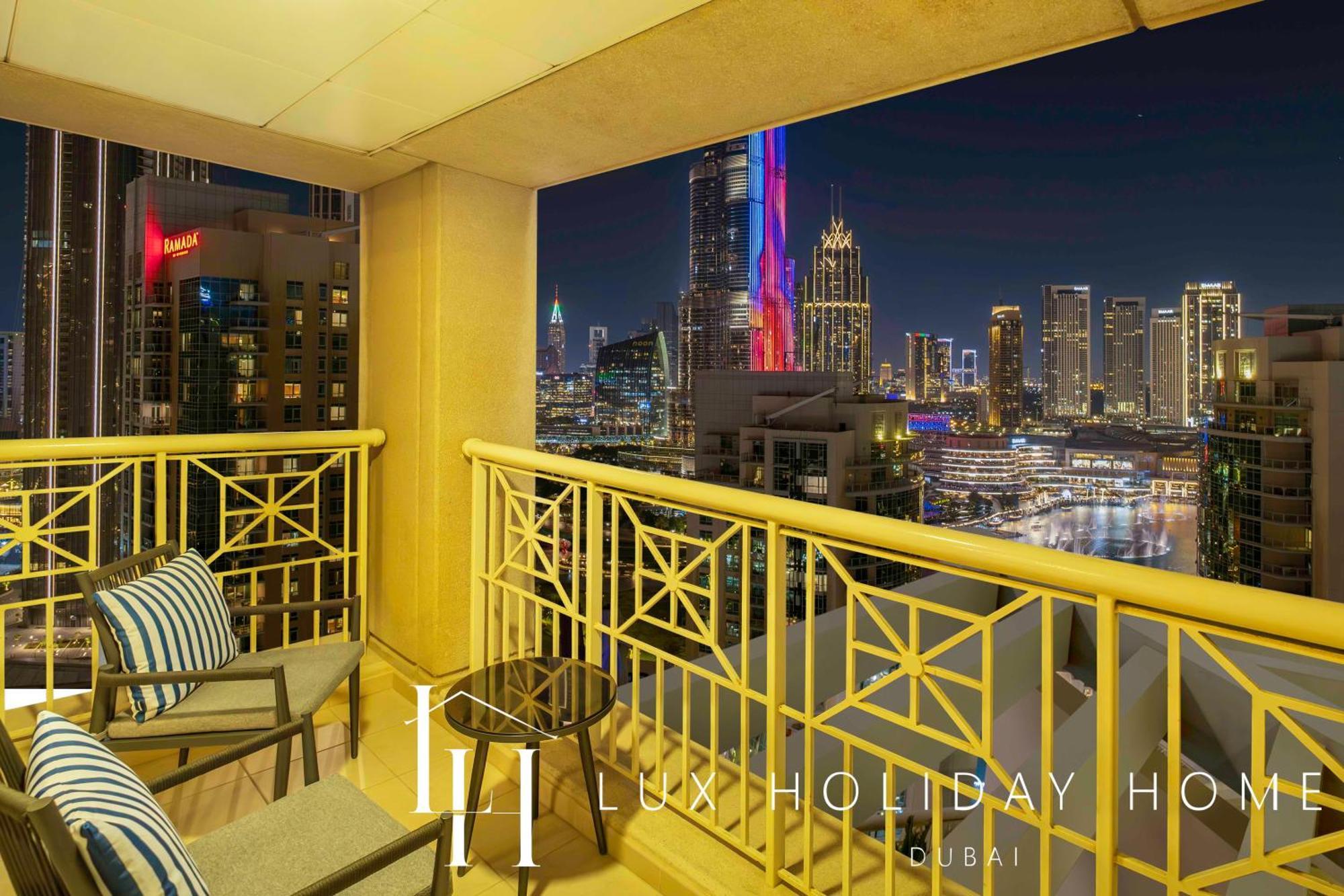 Lux The Burj Khalifa Fountain View Apartemen *