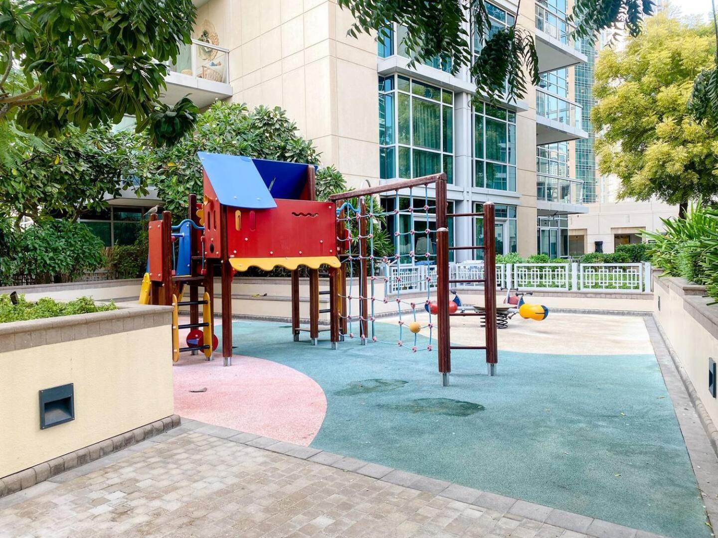 Superb 1-bedroom With Full Burj Khalifa View - 5-min Walk To Mall Appartement