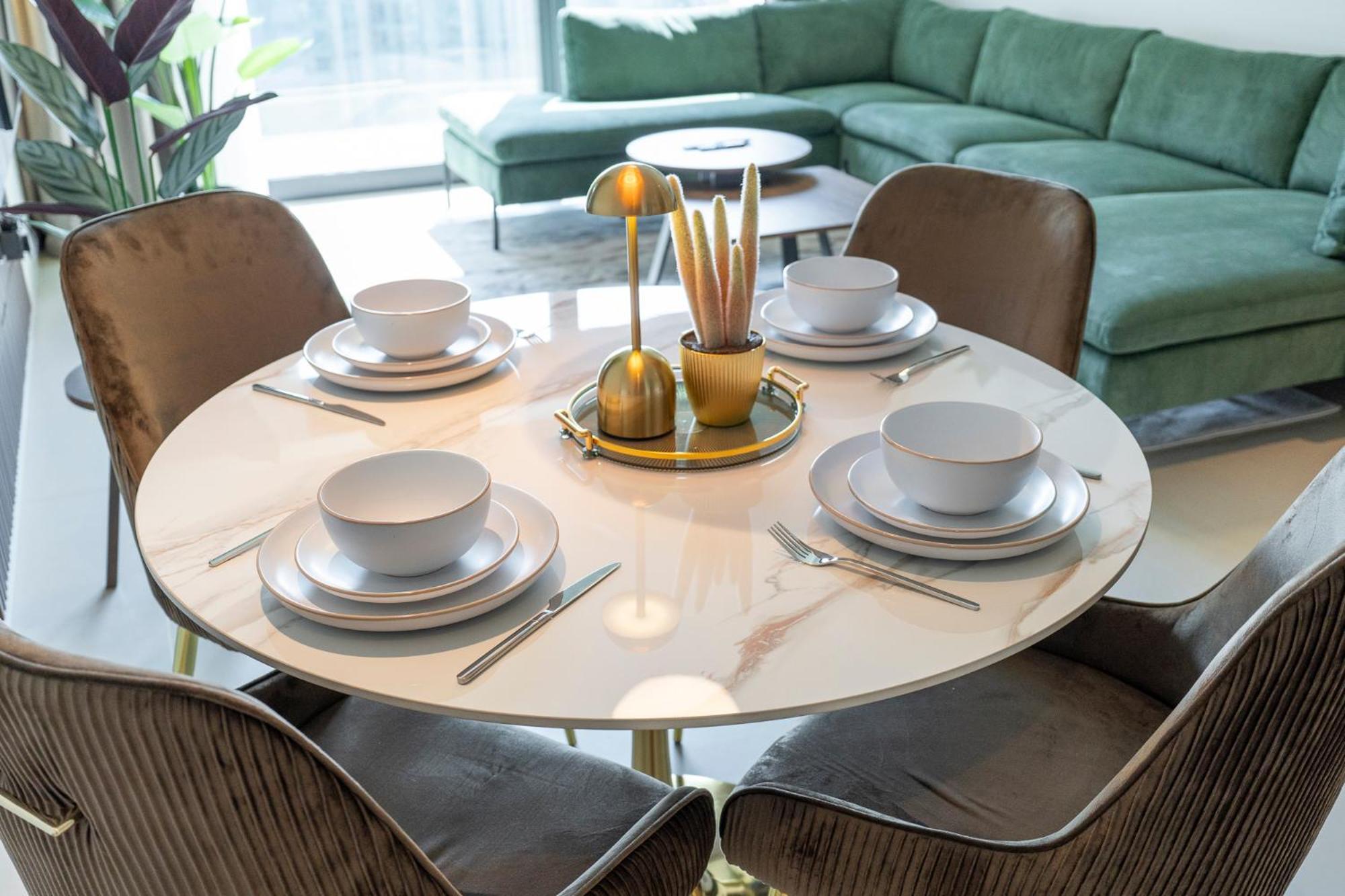 Apartamento Chic Luxe 2br I High Floor L By Burj Khalifa & Mall I Pool L Gym Dubái