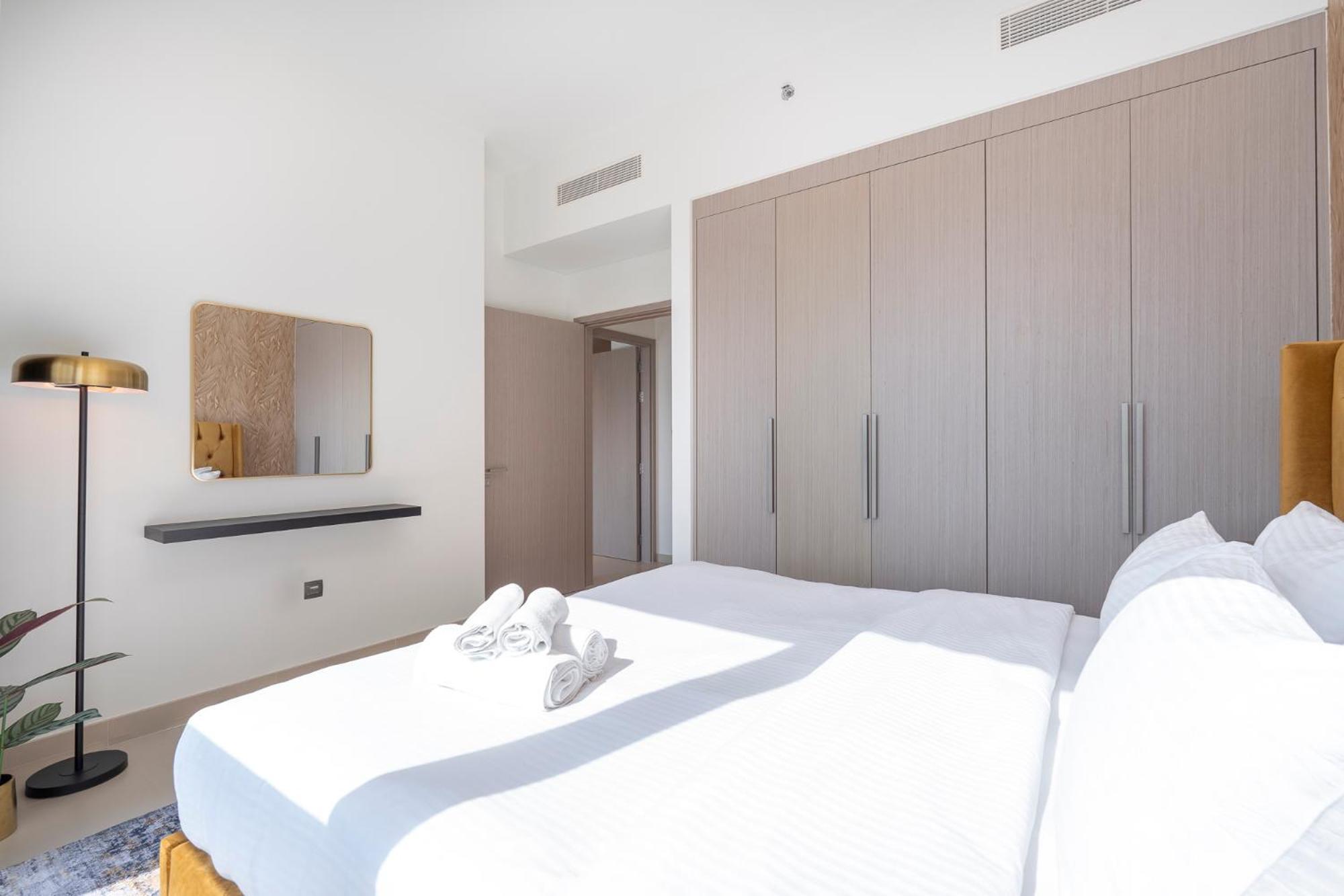 Chic Luxe 2br I High Floor L By Burj Khalifa & Mall I Pool L Gym * Dubái