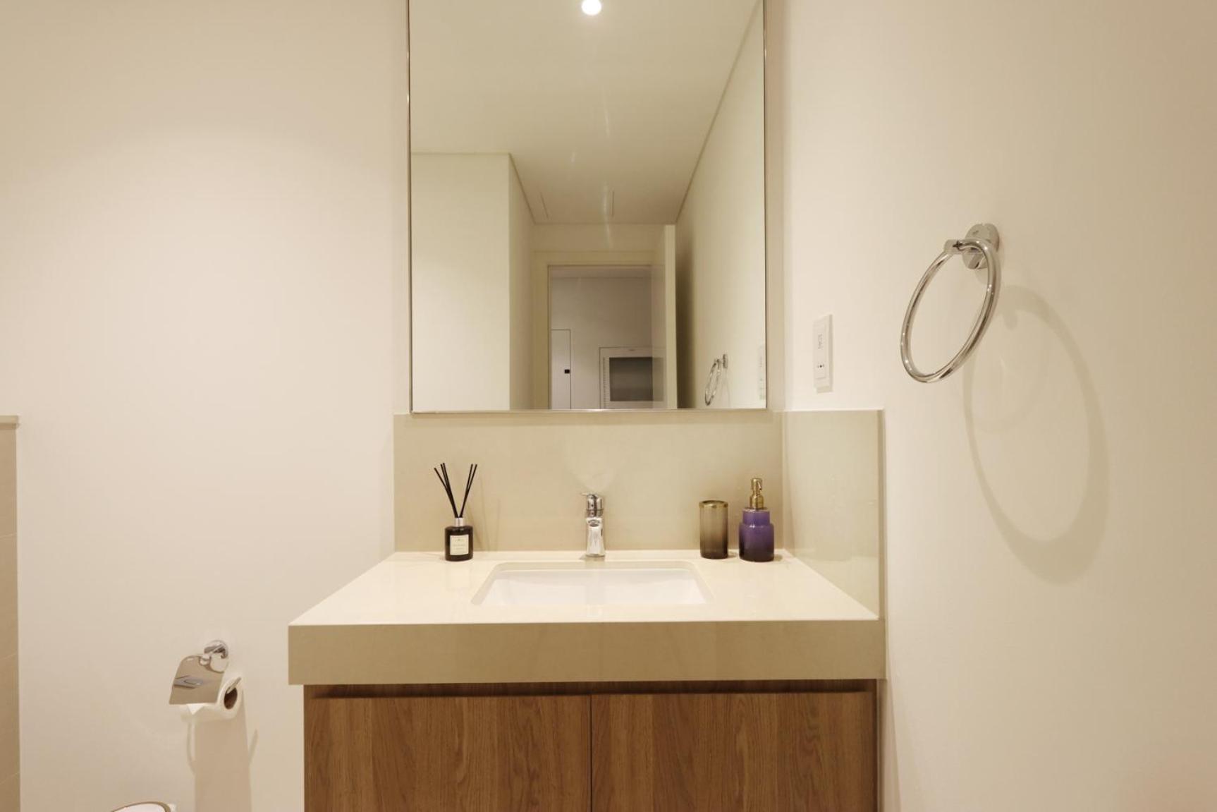 Luxury 3B And Maids Burj View, Steps To Dubai Mall *