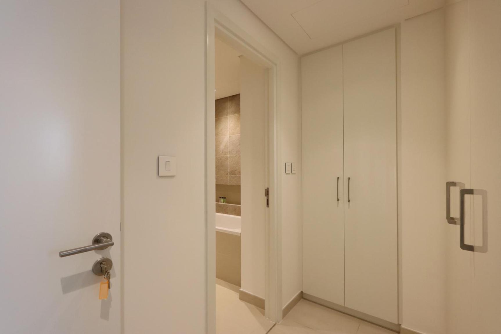 Luxury 3B And Maids Burj View, Steps To Dubai Mall