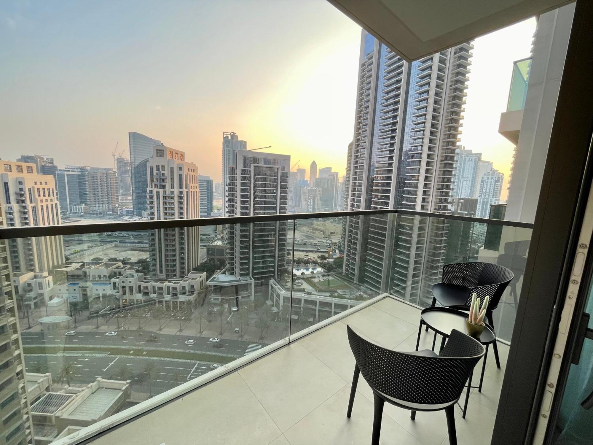 Chic Luxe 2br I High Floor L By Burj Khalifa & Mall I Pool L Gym * Dubái