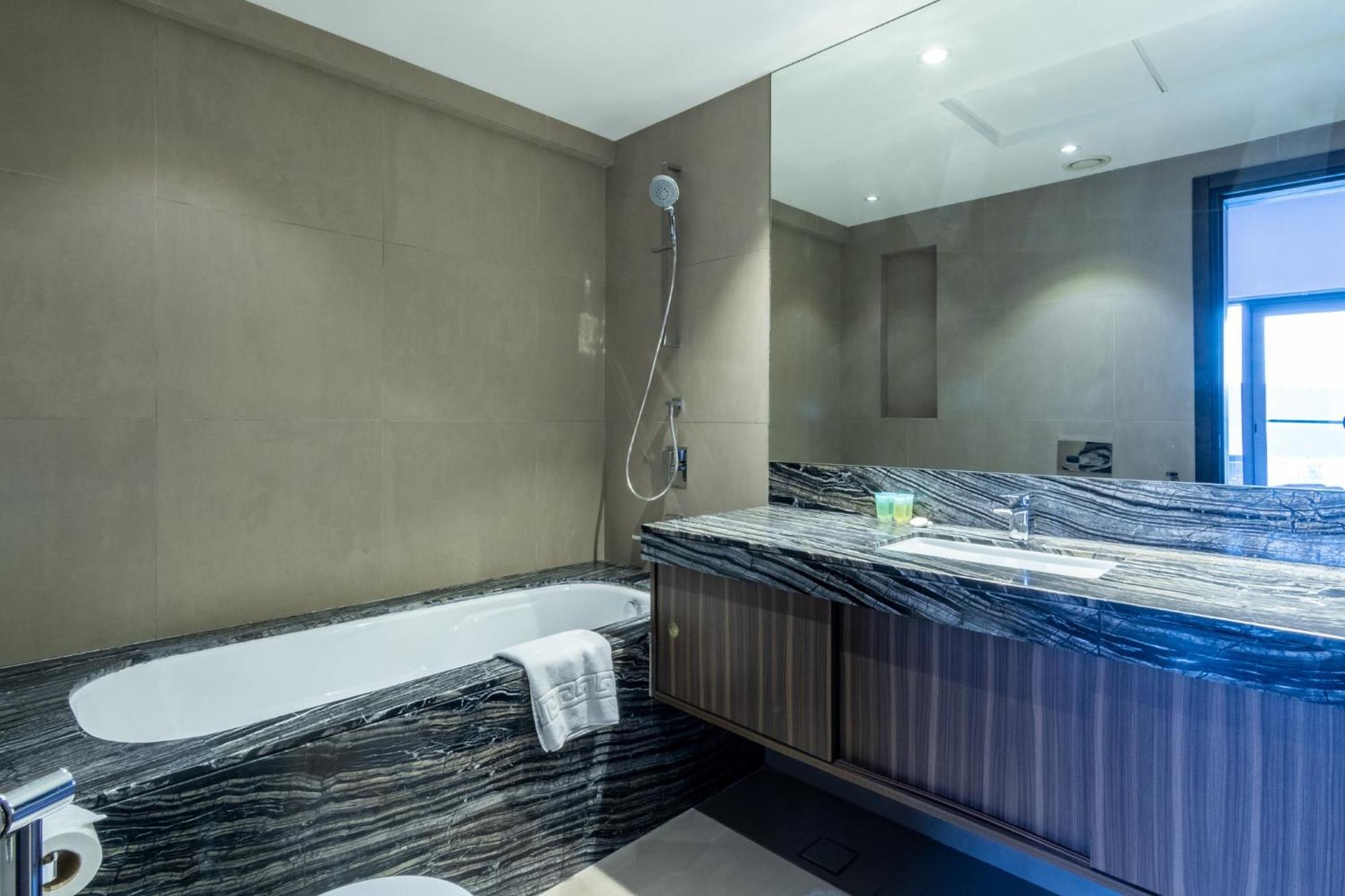 Sophisticated & Classy At The Onyx *