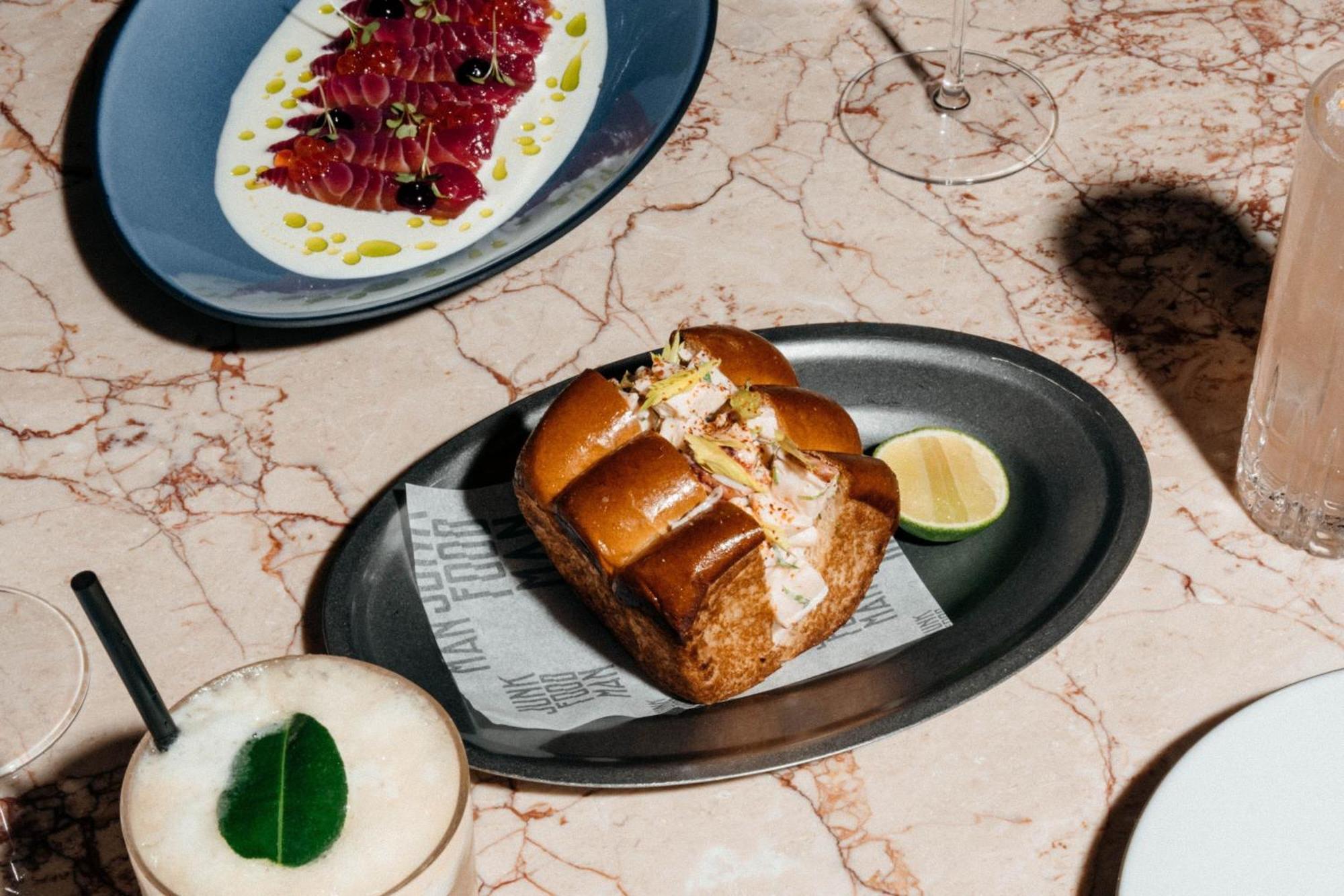 The St. Regis Dubai, The Palm Hotel