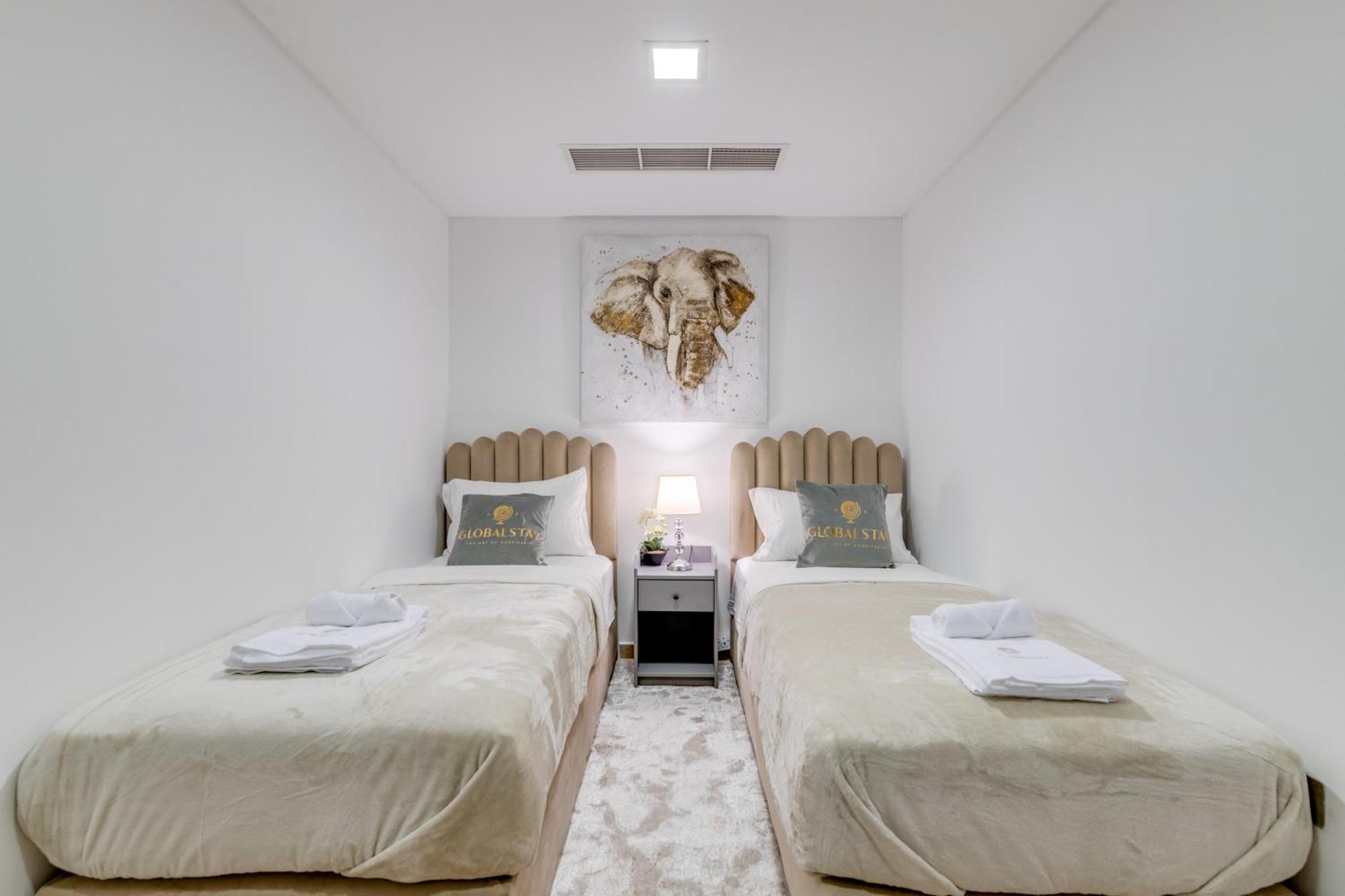 Globalstay. Luxury 3 Bedroom + Maid Townhouse With Sea View Apartament