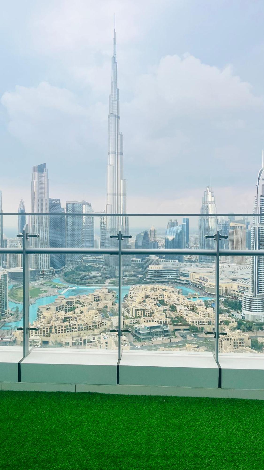 Hotel Walking Distance To Mall Full Burj Khalifa View And Fountain View New Year Full Fireworks View 2br