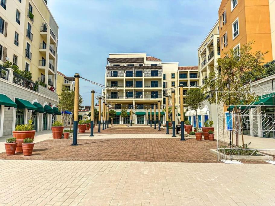 Higuests - Dream Vacation In La Rive 1 Dubai