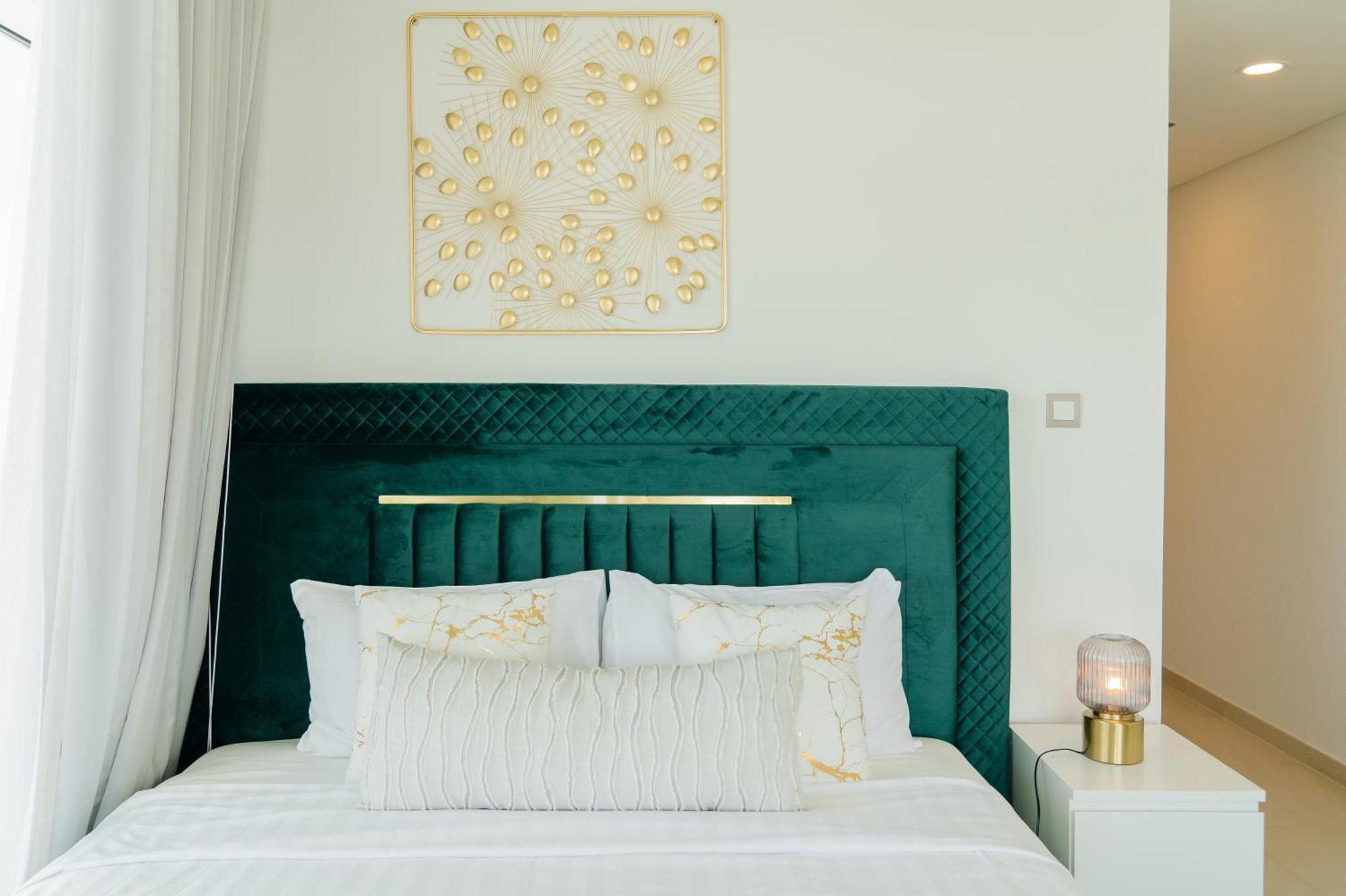 Apartamento Daniels Sea View 2br In Mina Azizi The Palm Dubái