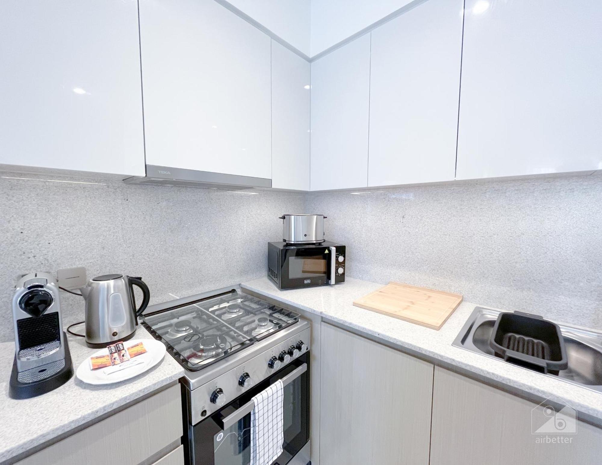 Luxury Burj Royale Modern Apt With Balcony Dubái