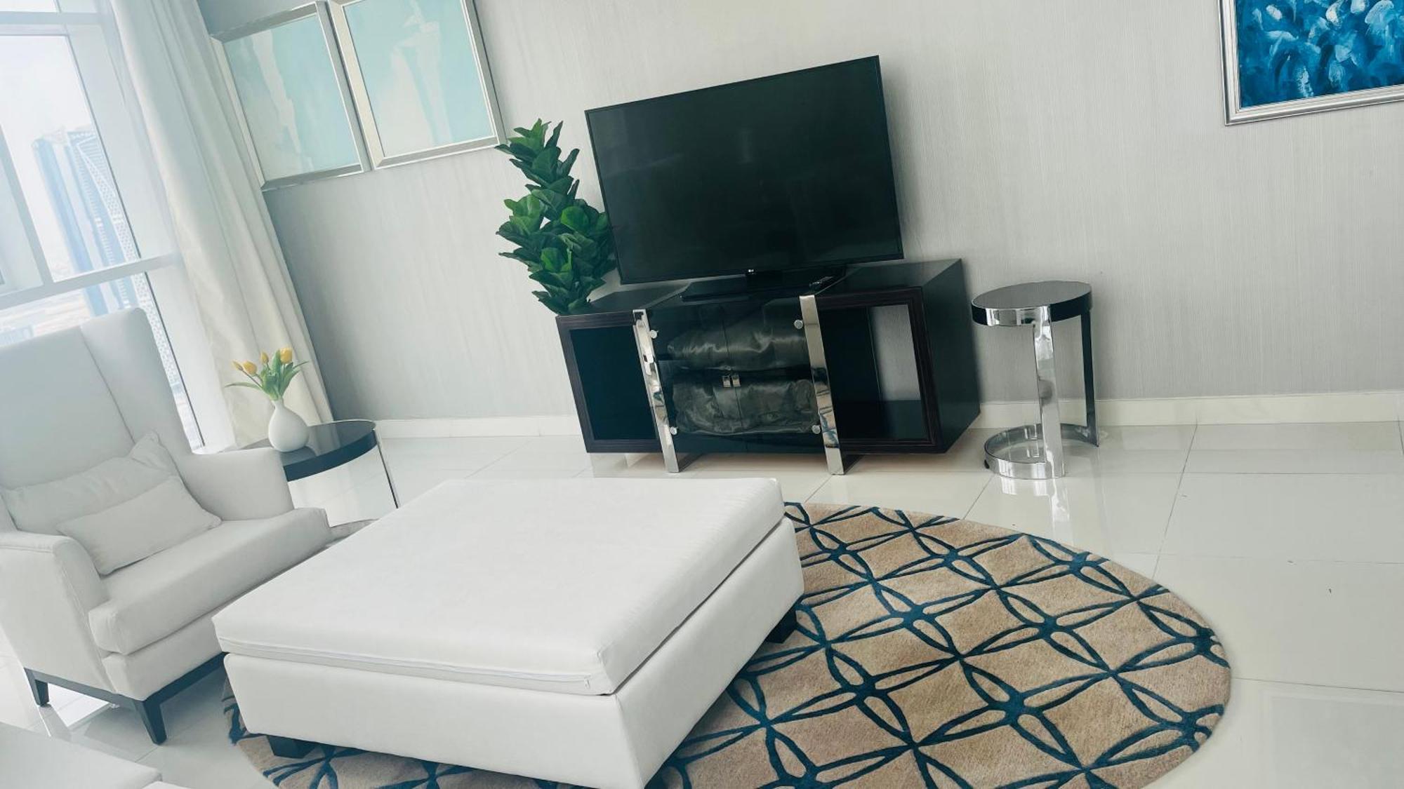 Walking Distance To Mall Full Burj Khalifa View And Fountain View New Year Full Fireworks View 2br 5* Dubaï