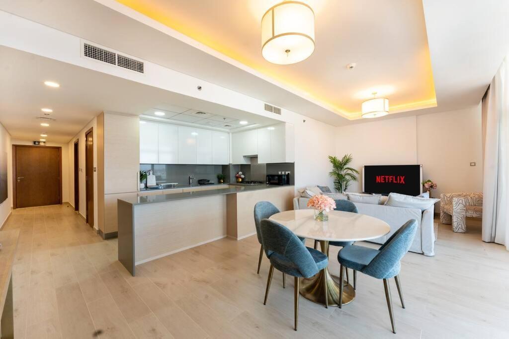 Luxury Mina Azizi Palm Jumeirah-private Beach Appartement