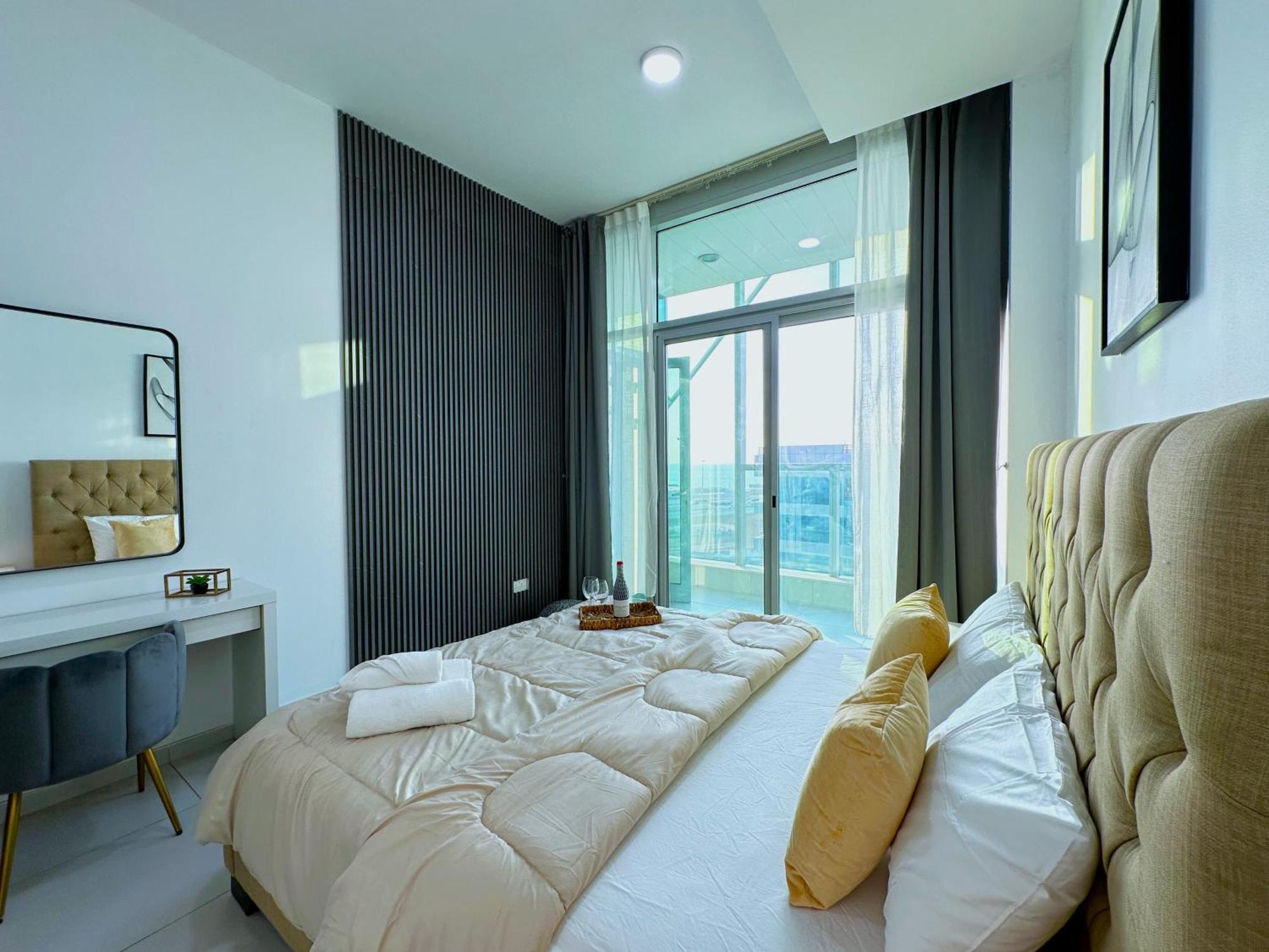 Unforgettable Canal & Sea View In Marina Appartement *