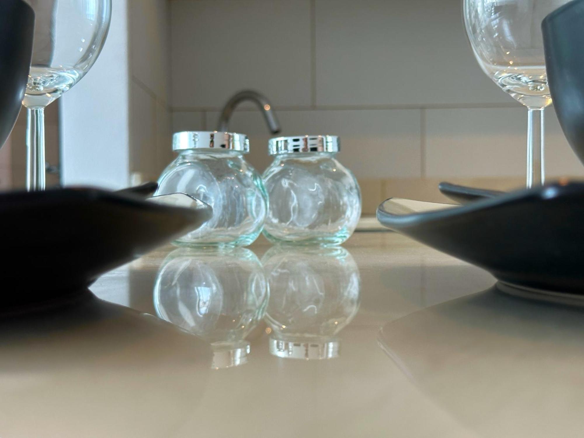 Unforgettable Canal & Sea View In Marina Appartement *